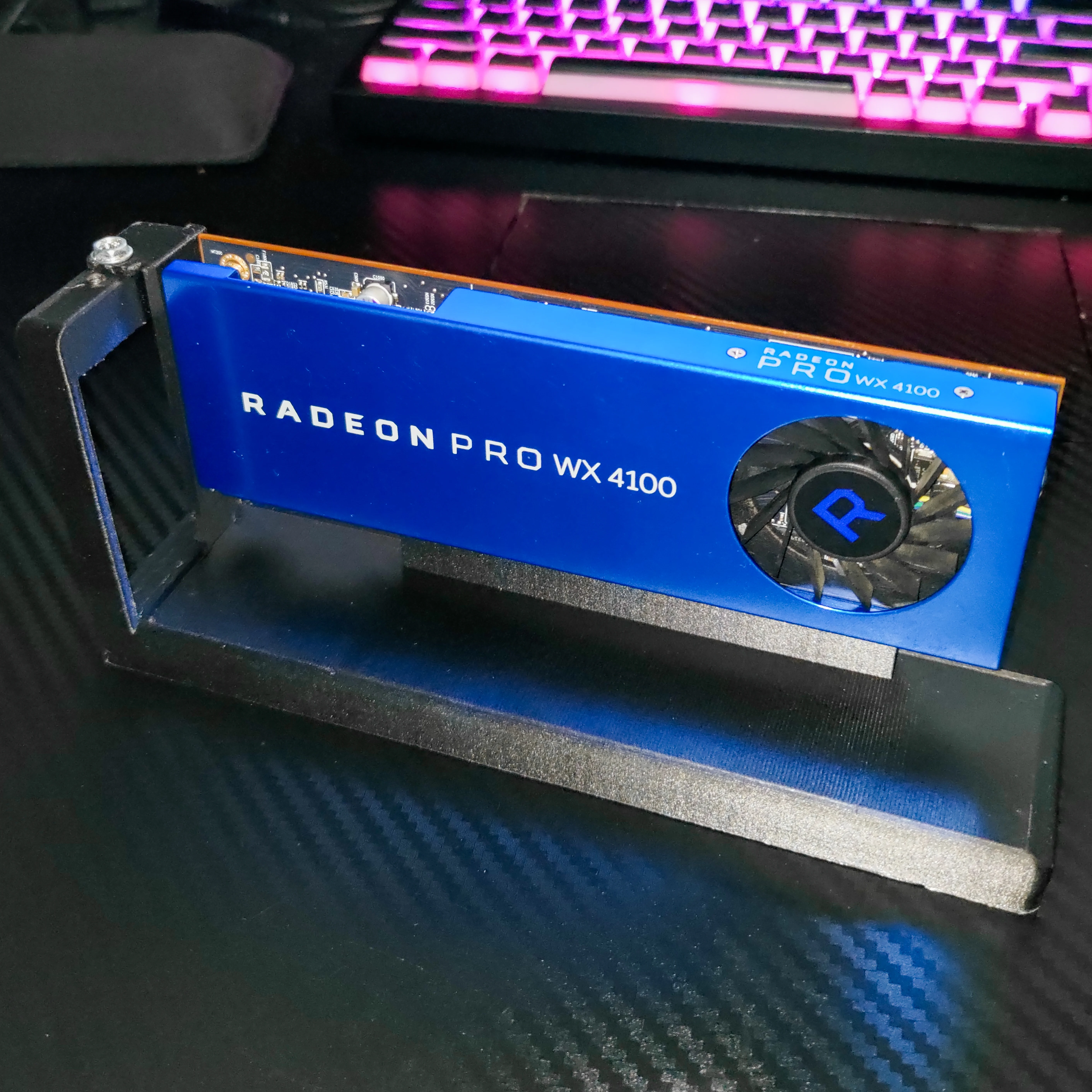 Low-Profile (LP) GPU Display Stand