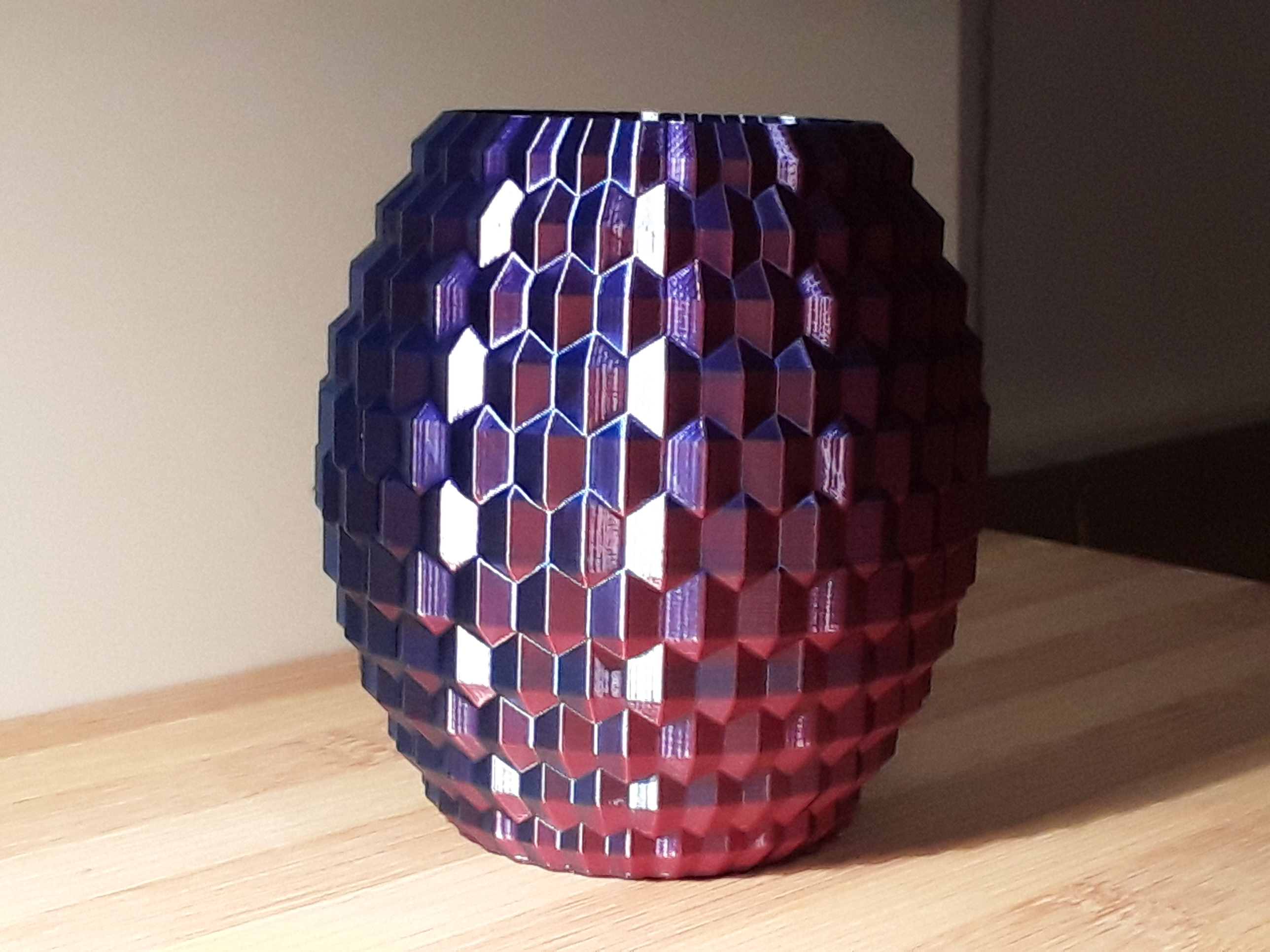 Decorative vase / container