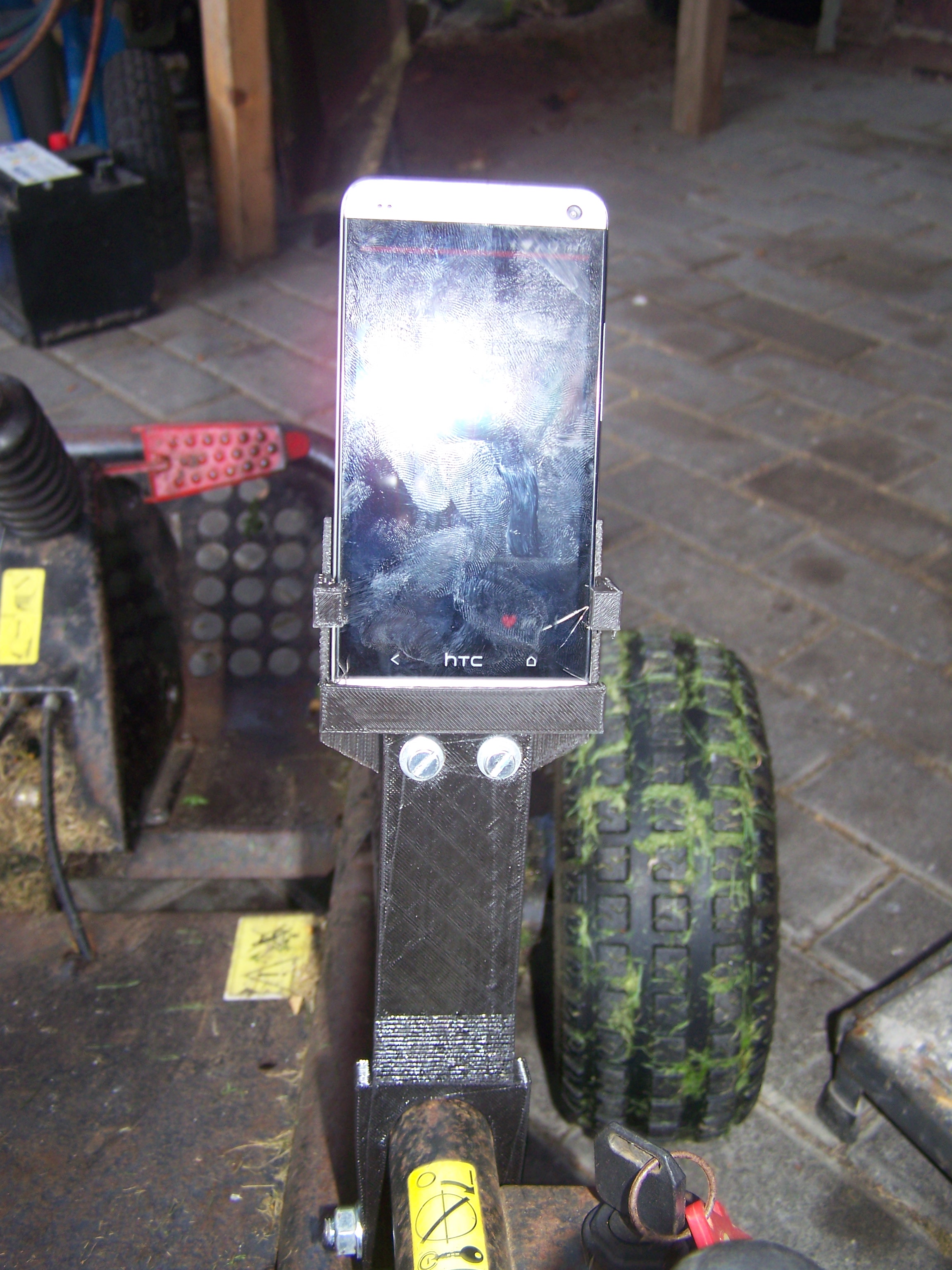Lawnmower HTC One M7 Holder
