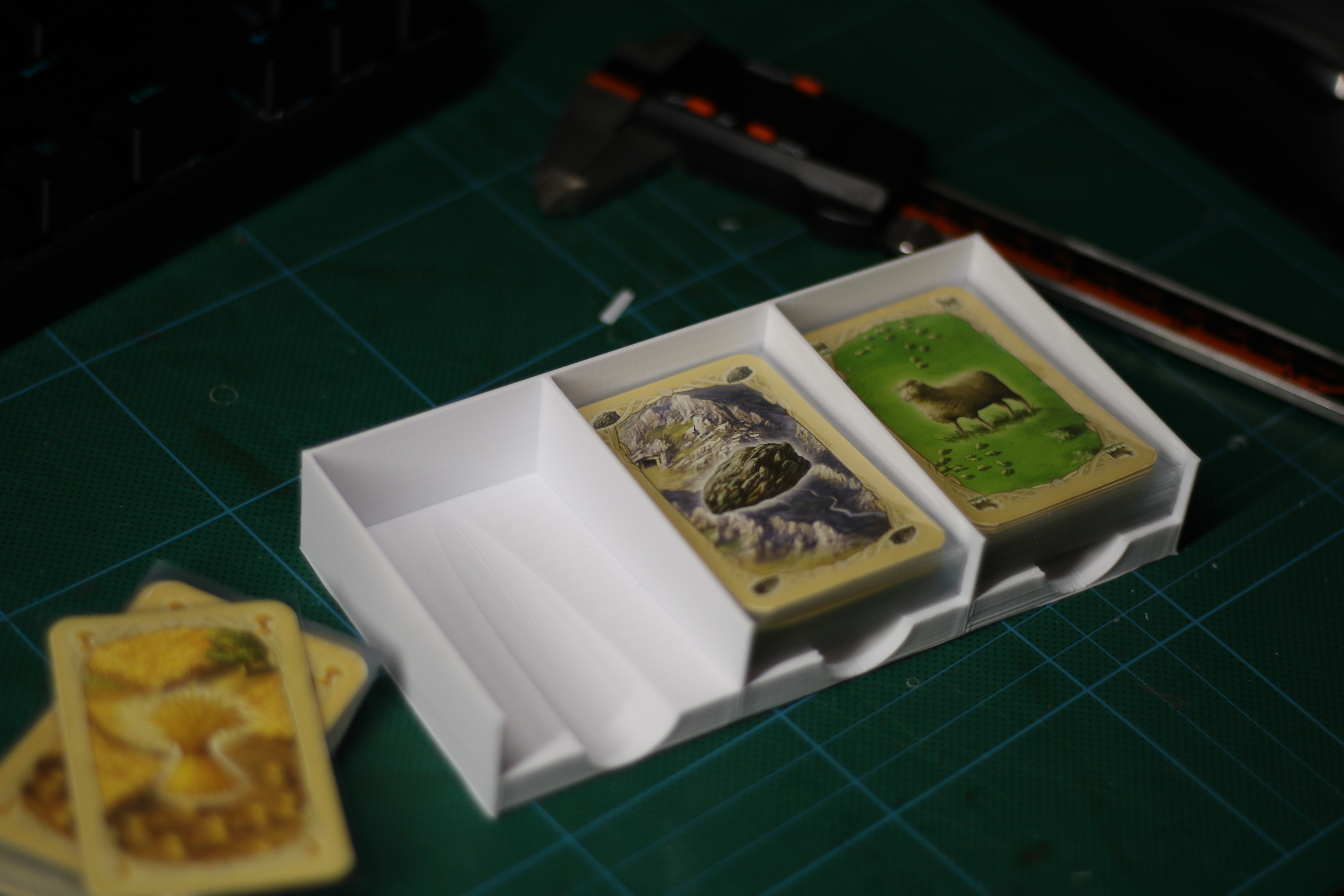 Catan Cardstand with sleeves