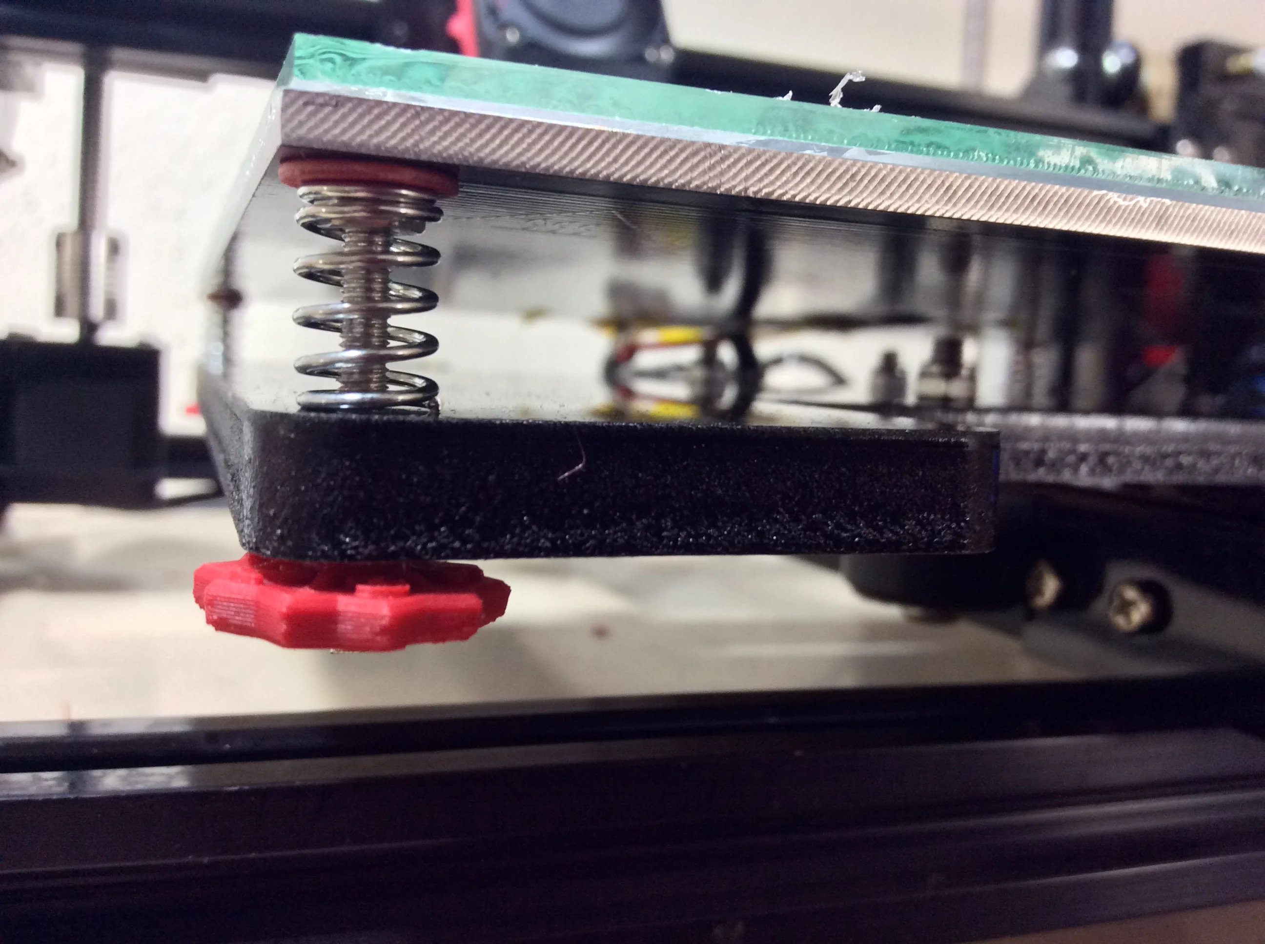 Small thumbwheel for bed leveling
