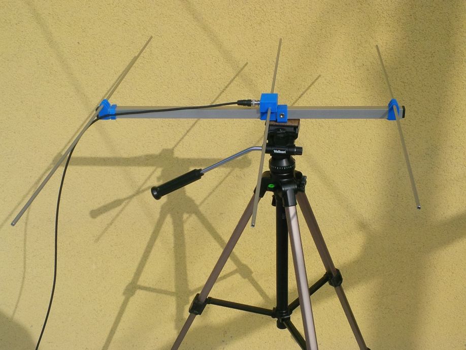 Ultraportable Yagi-Uda antenna for VHF/UHF