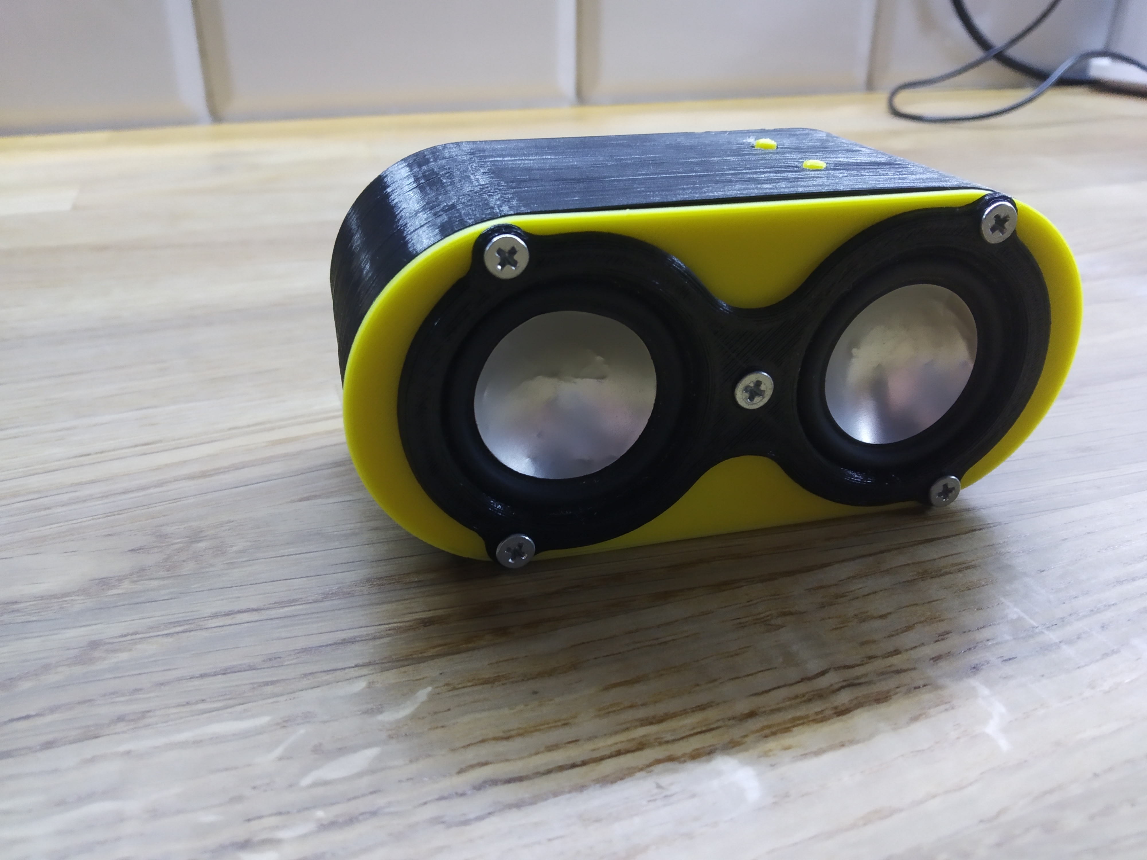 Bluetooth speaker 6W with charging module.
