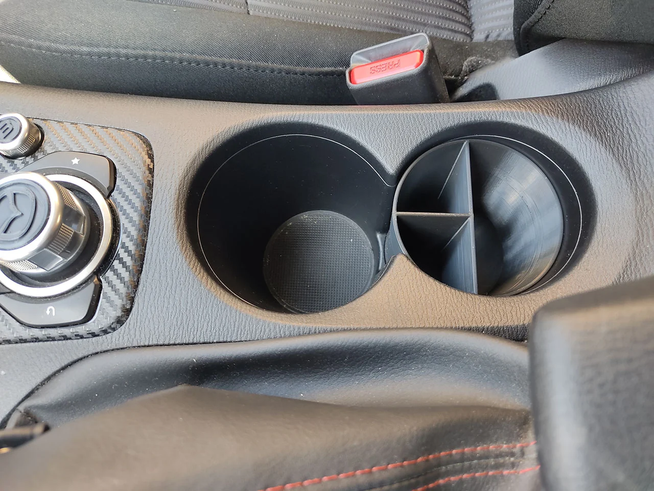 Mazda 3 - Organizador posavasos / Cup holder organizer