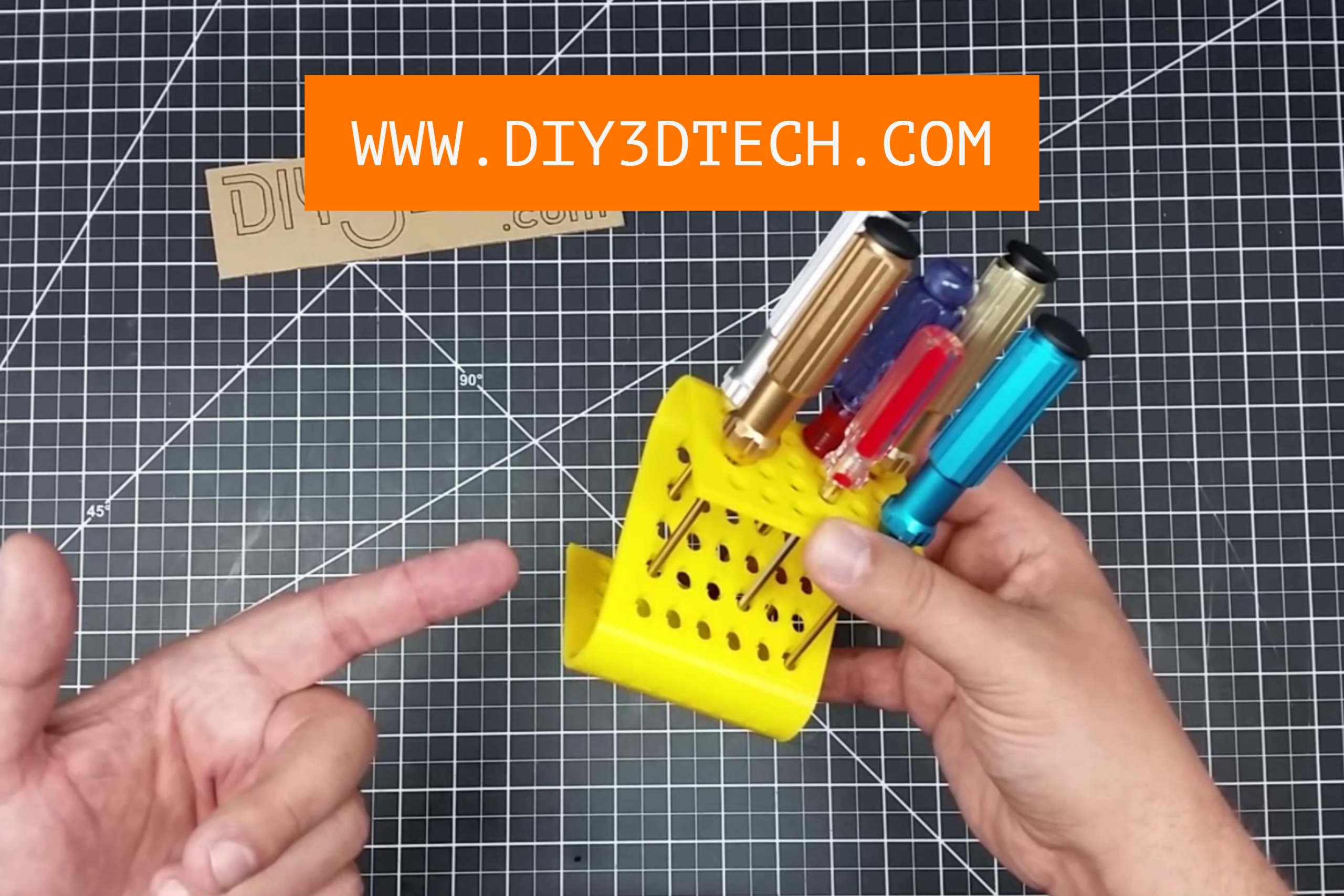 S-Shaped Modifiable Desktop Tool Stand!