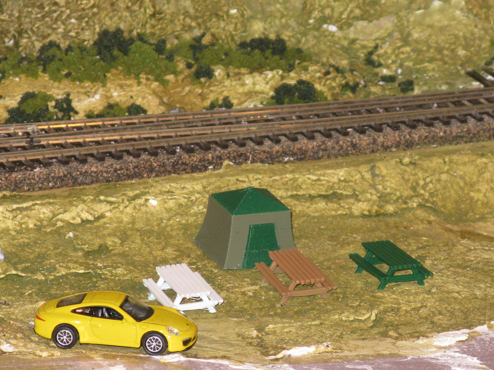 HO Scale Picnic Table