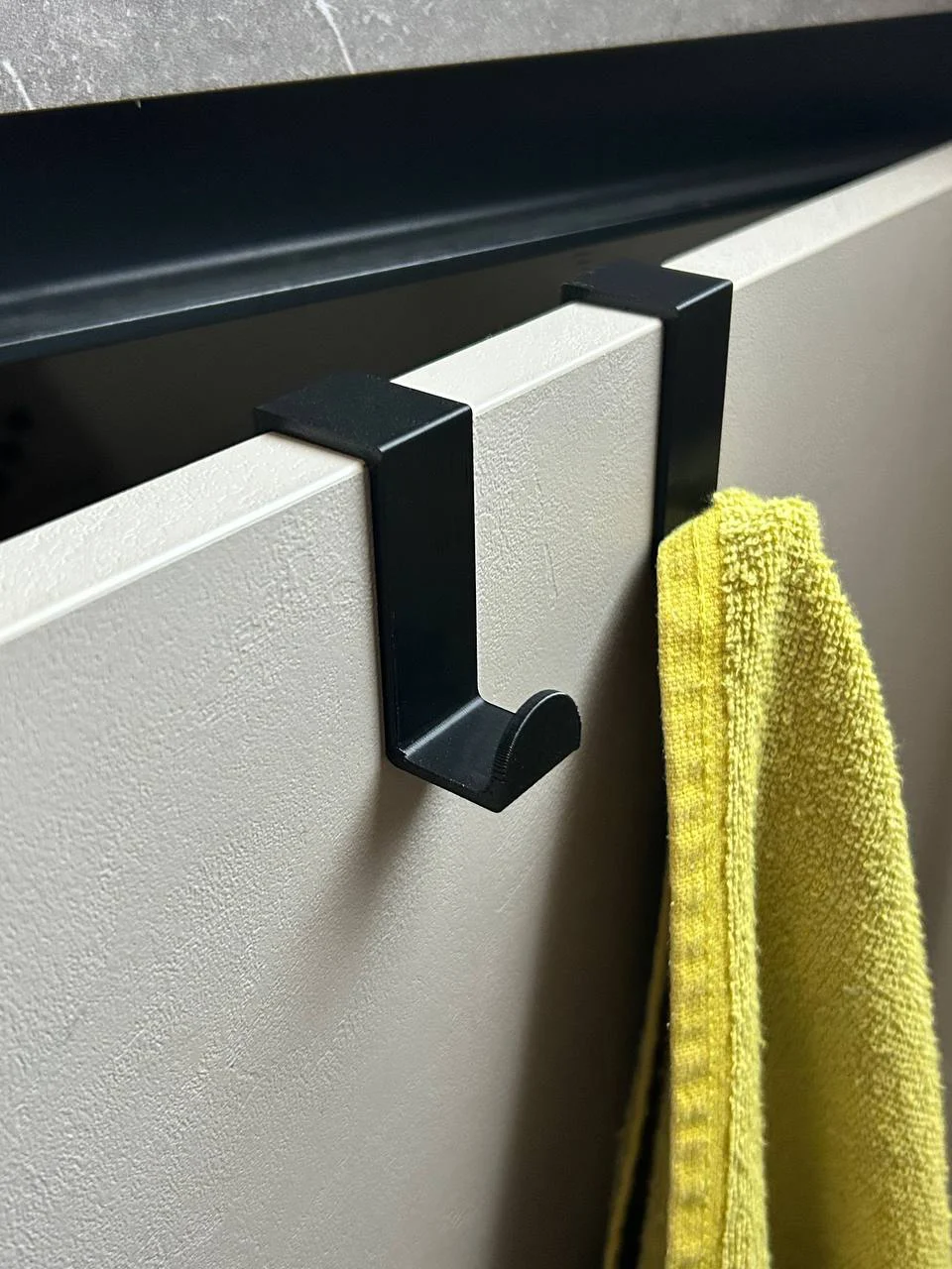 Universal kitchen towel hook – fits cabinet doors and drawers, multiple sizes