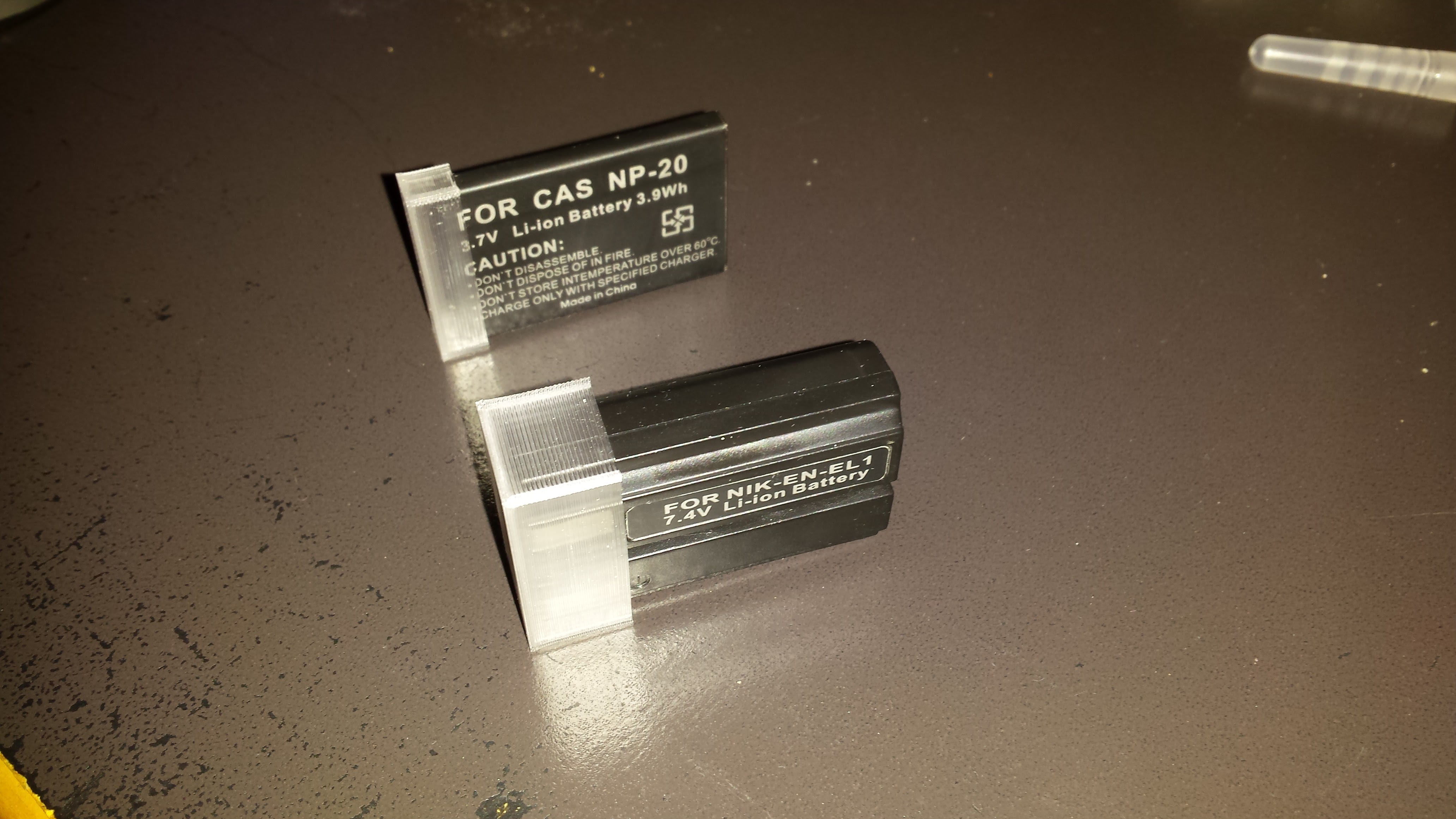 Battery keeper Cap for camera batteries