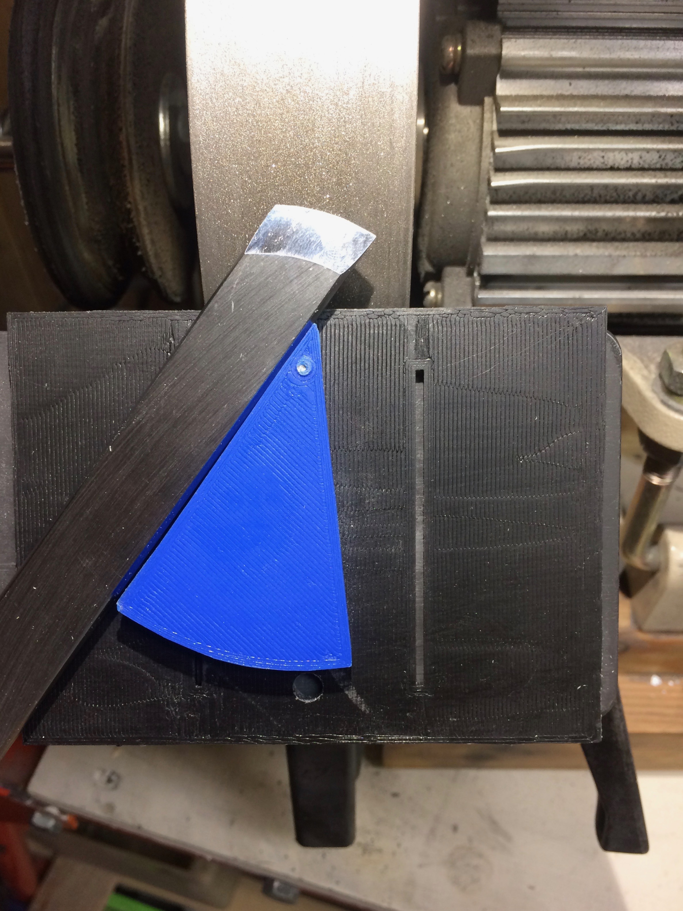 Woodturning: curved skew chisel grinding jig