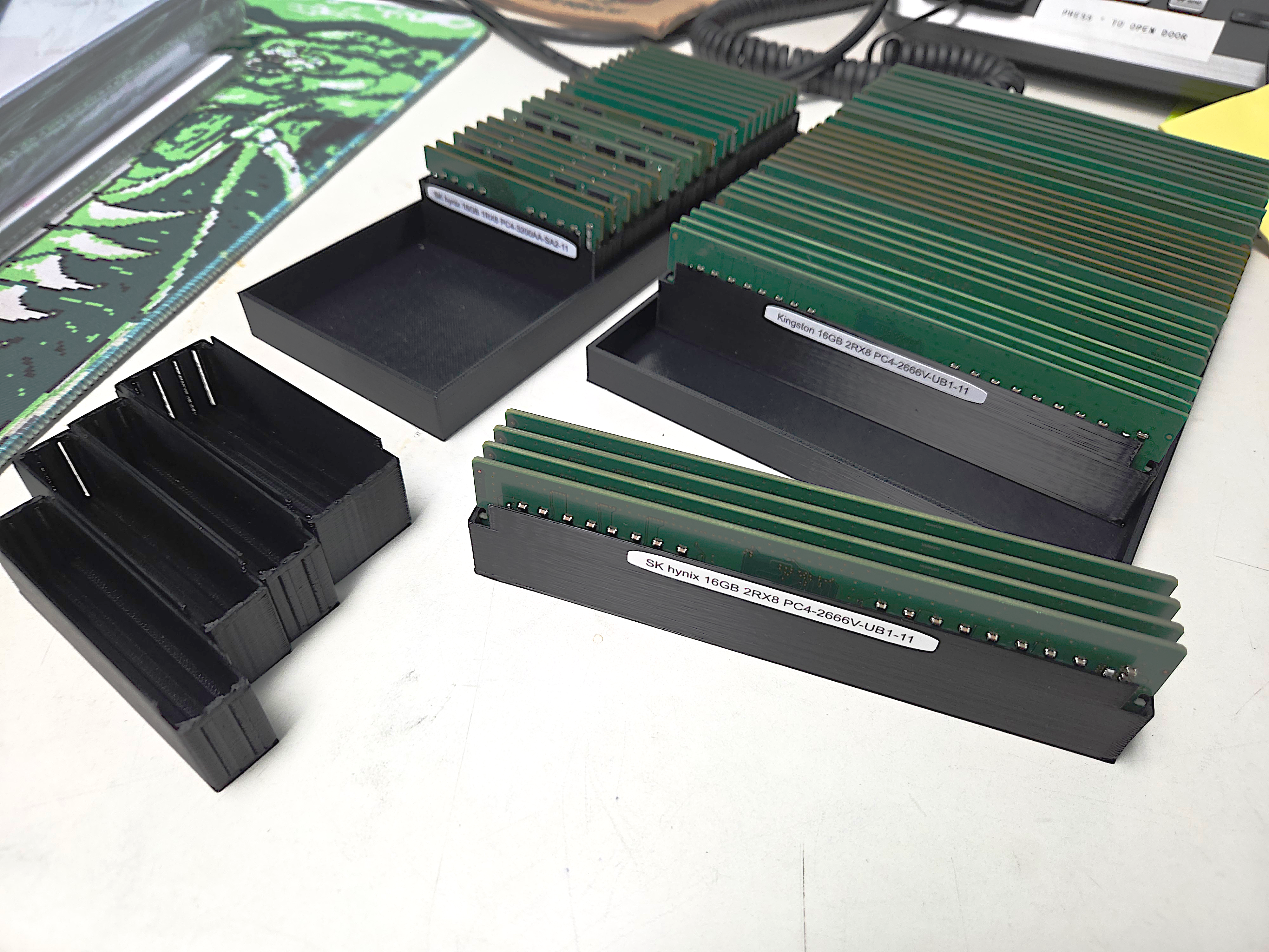 Customizable RAM Tray for DIMM and SODIMM memory modules