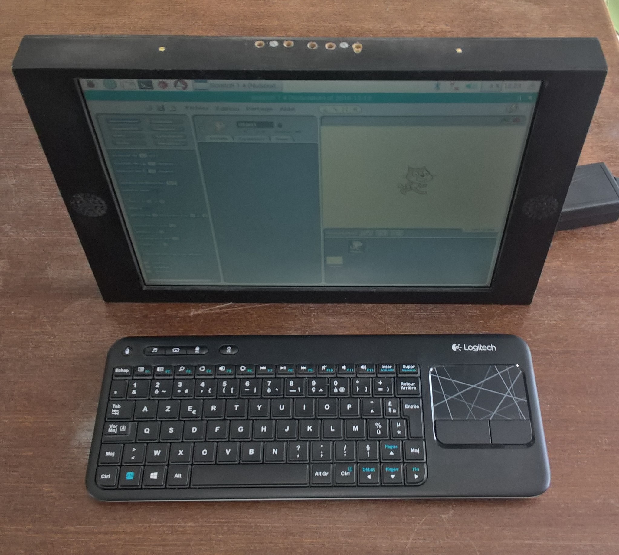Customizable Case to recycle LCD Panel