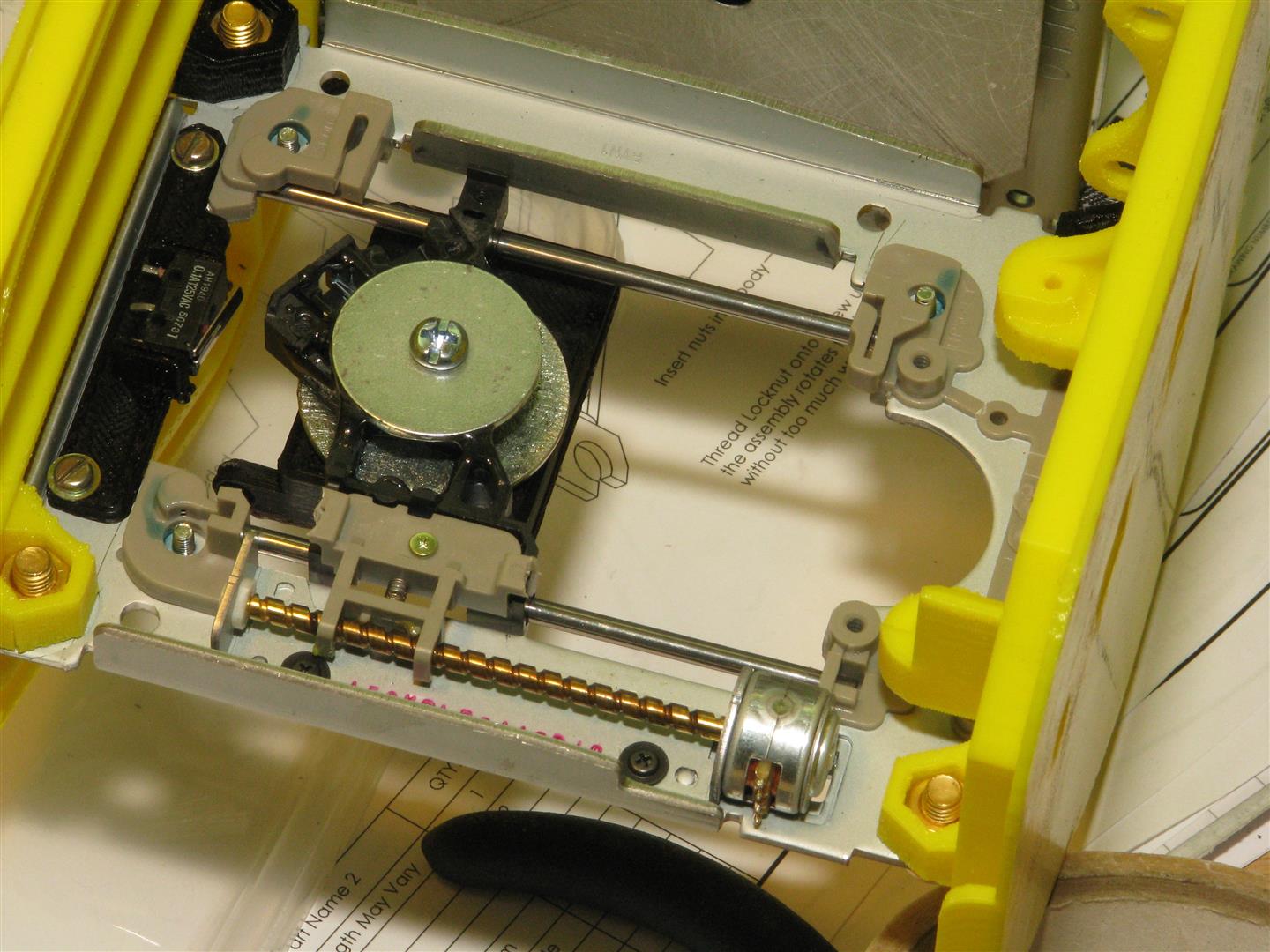 Photon Engraver - Mounting plate for microswitch endstop