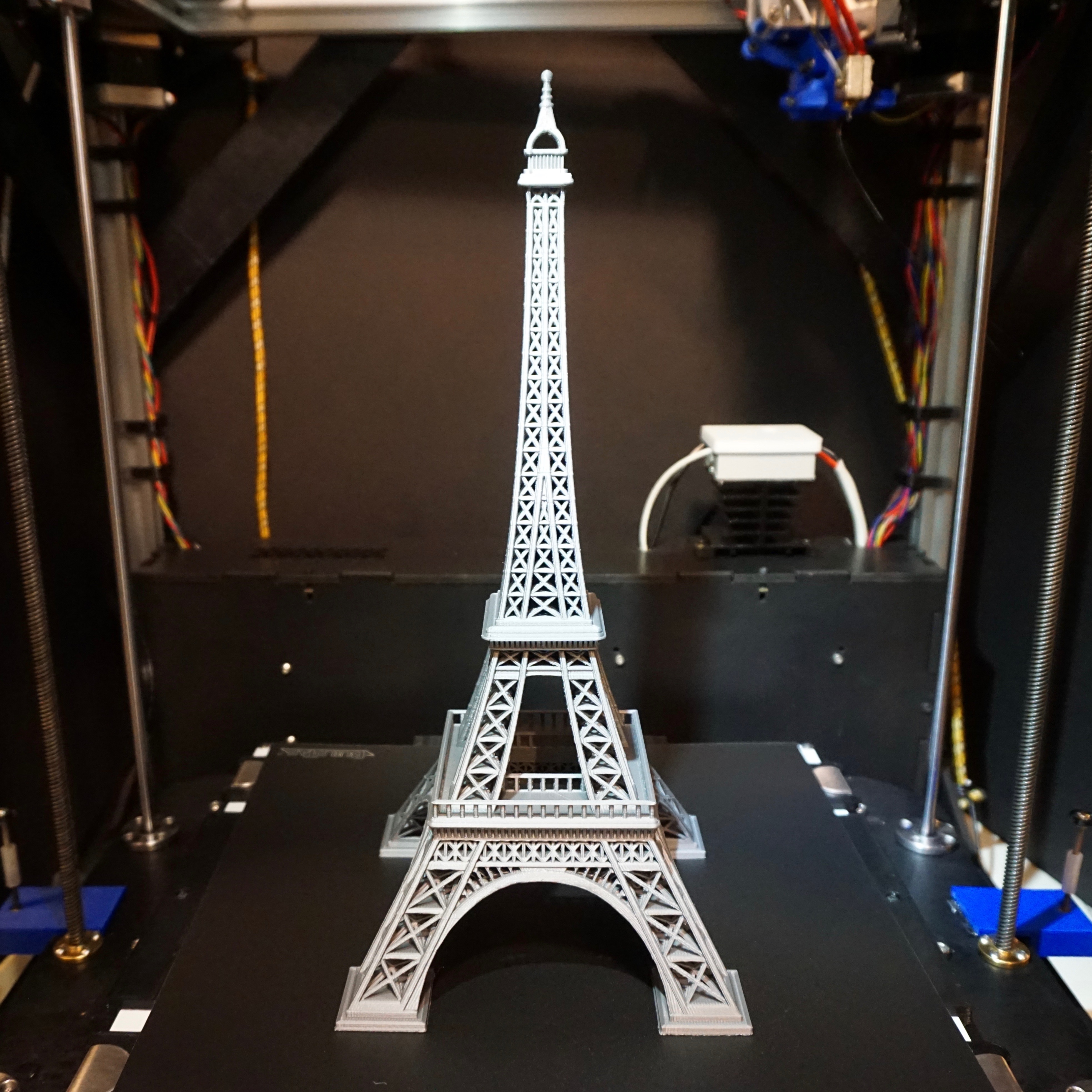 Eiffel Tower model for large format printers (354mm tall)