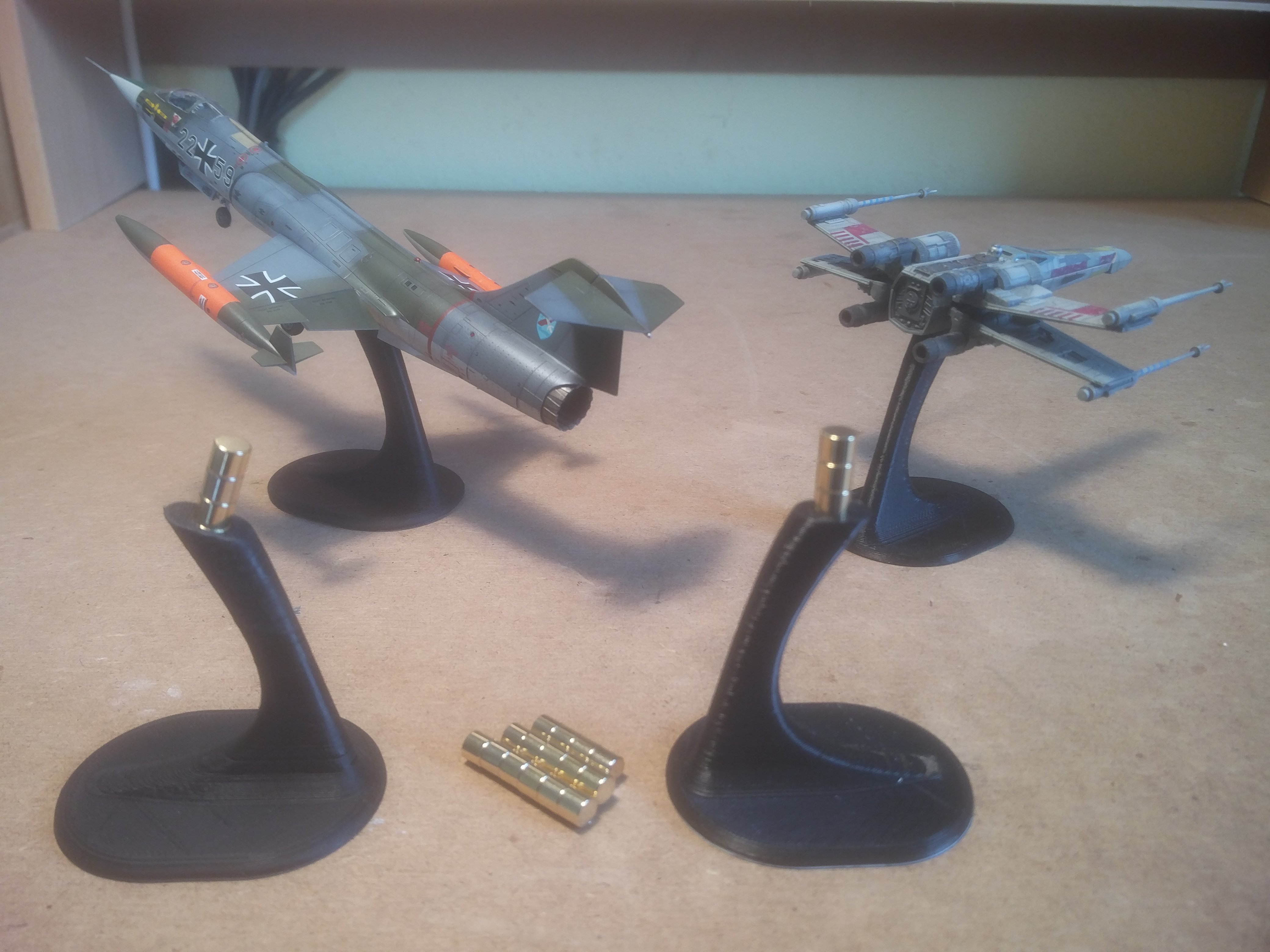 Magnetic Model Display Stand