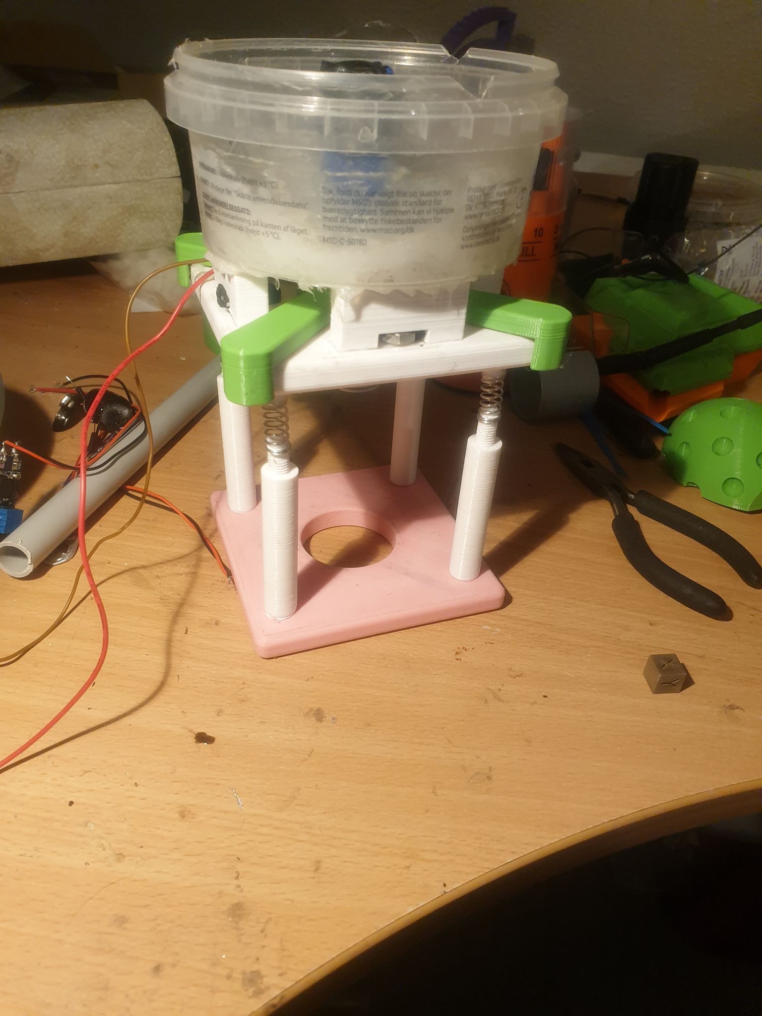 Vibration tumbler - Vibratory tumbler machine frame(needs non-printed parts)