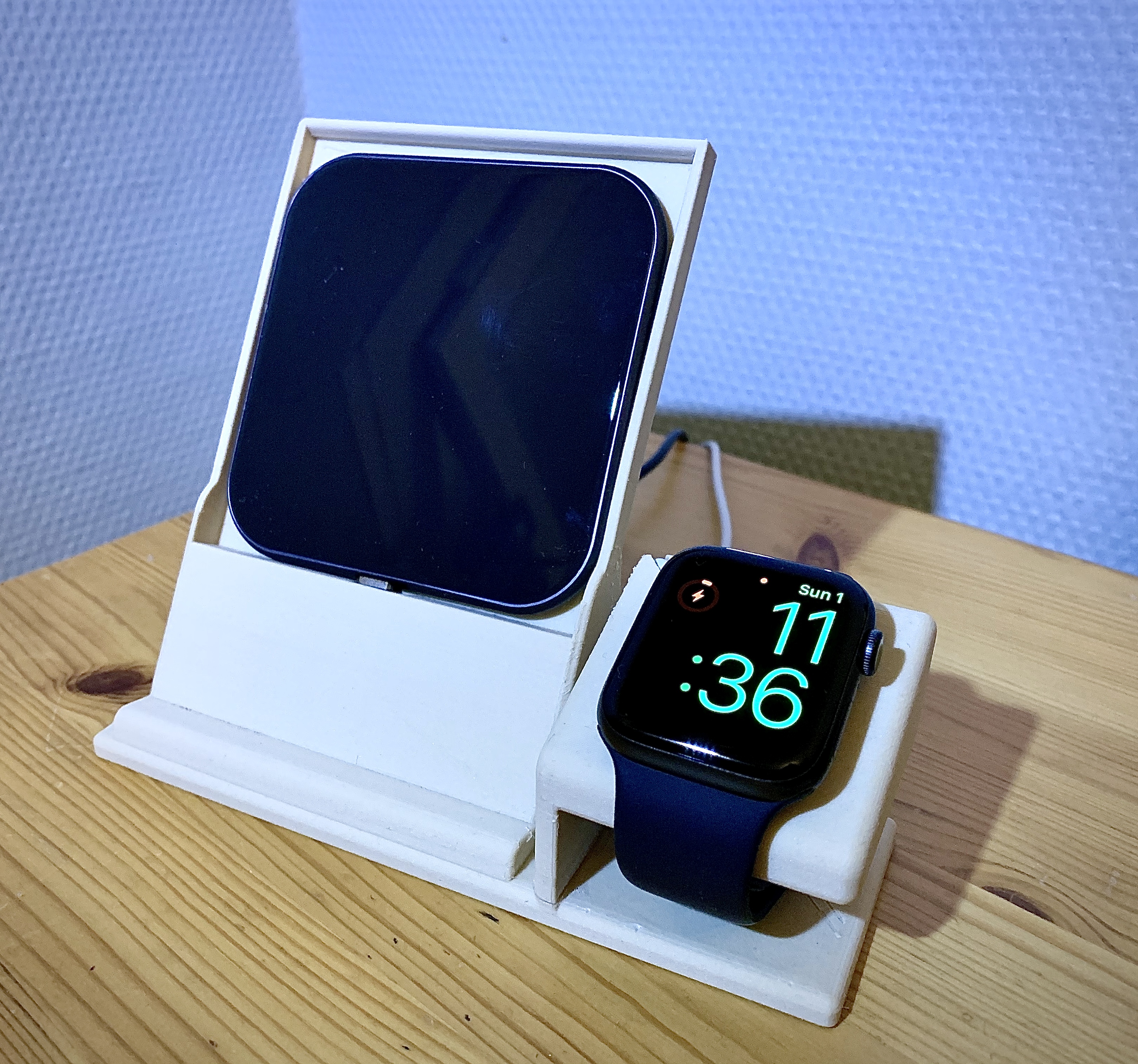 Phone and watch stand - IPhone/Apple Watch