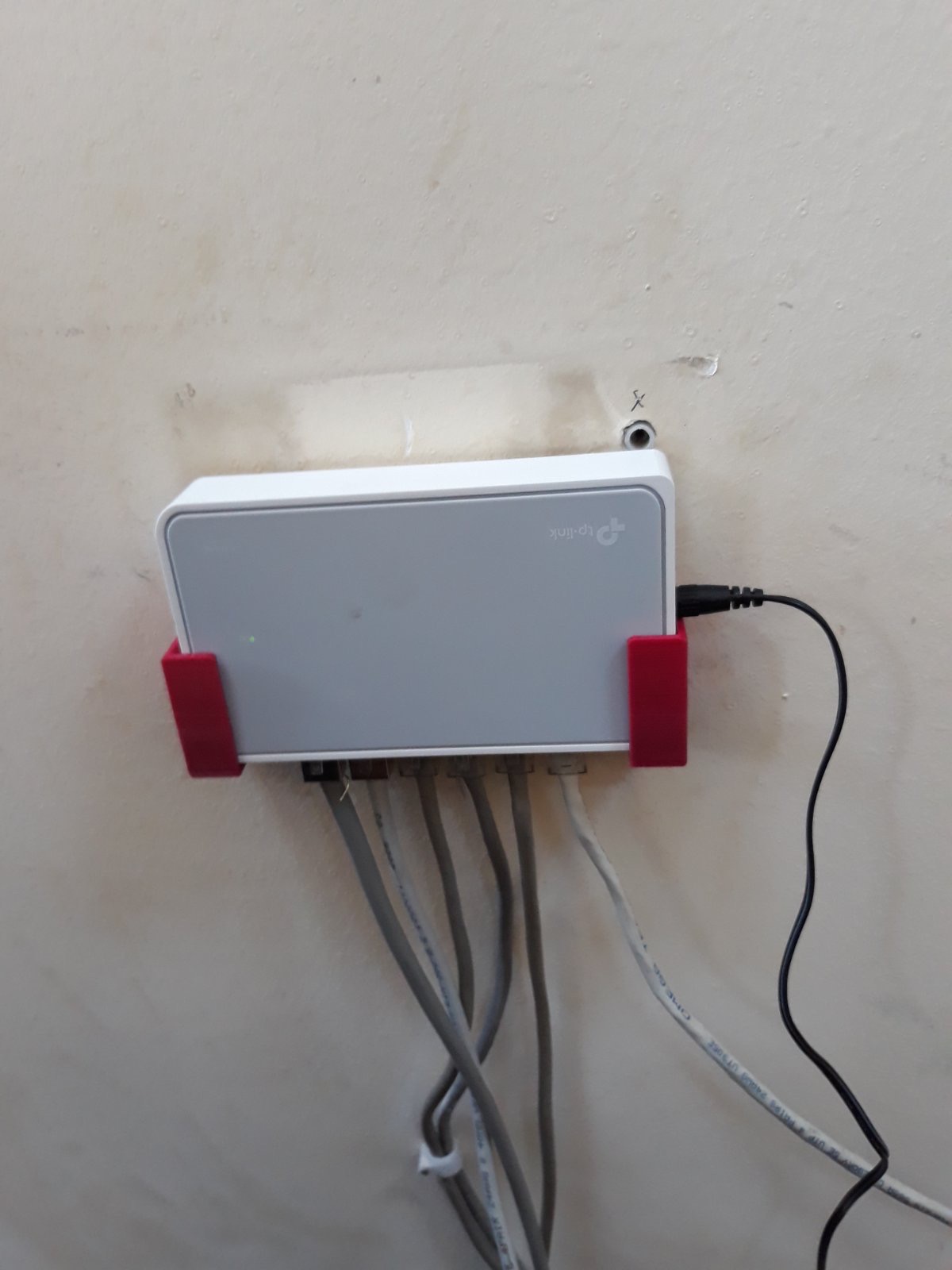 TP-Link TL-SF1008D Wall mount