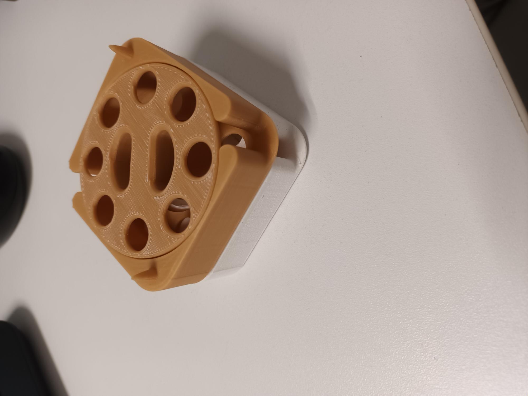 USB-Kabelaufwicklung stapelbar