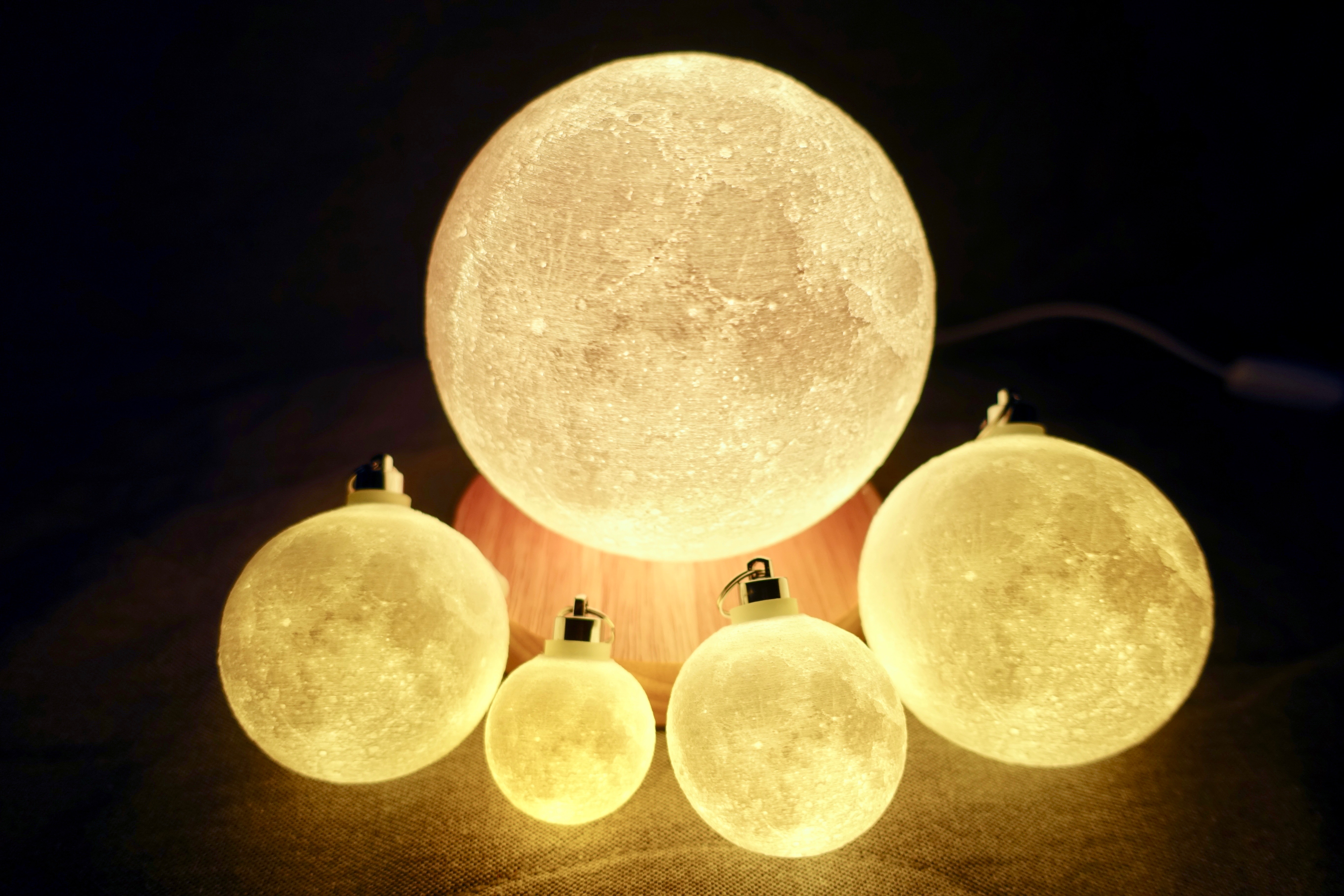Progressive Detail Moon Lamp