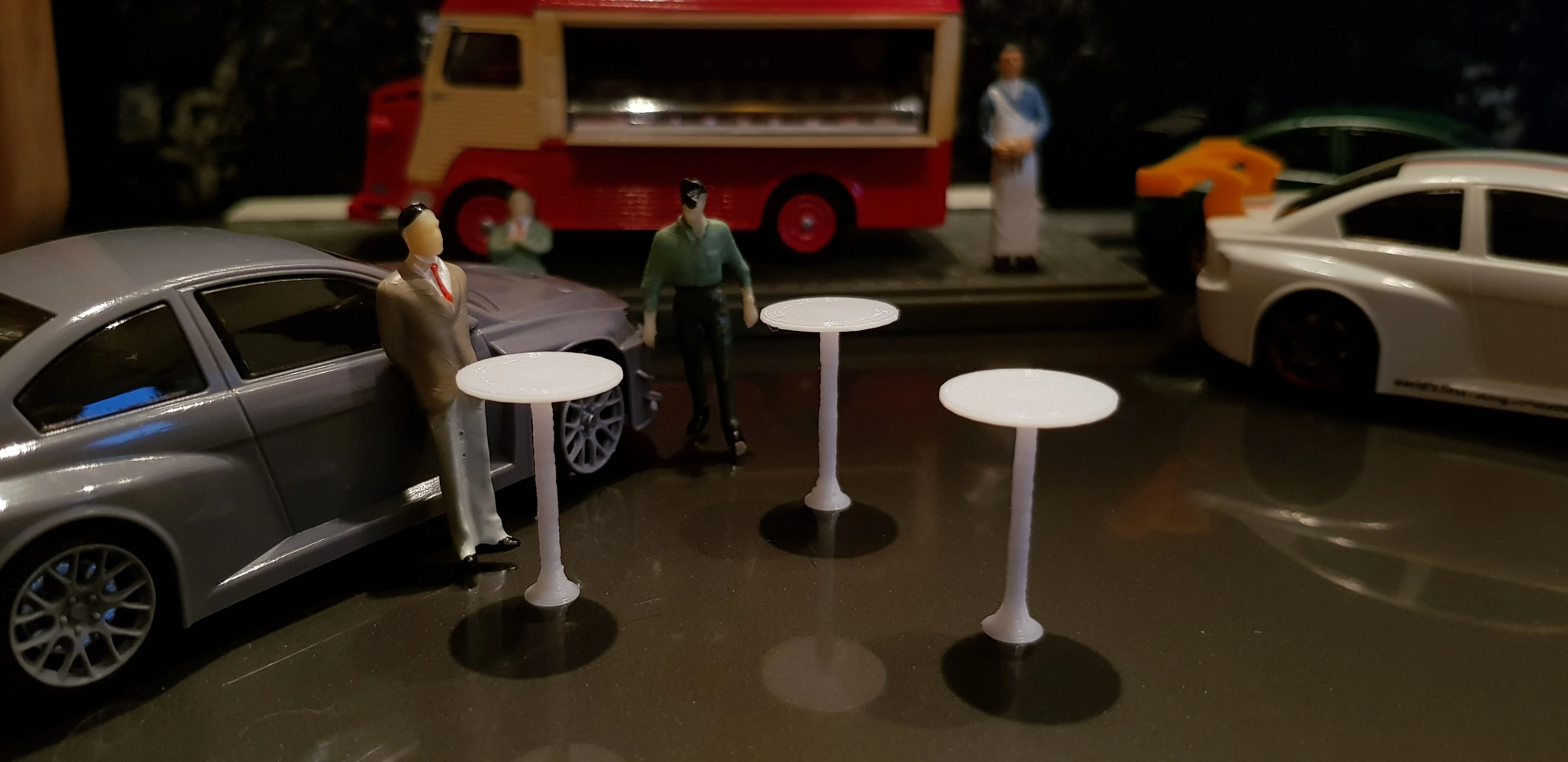 Stehtisch/ bar table in 1:43 scale