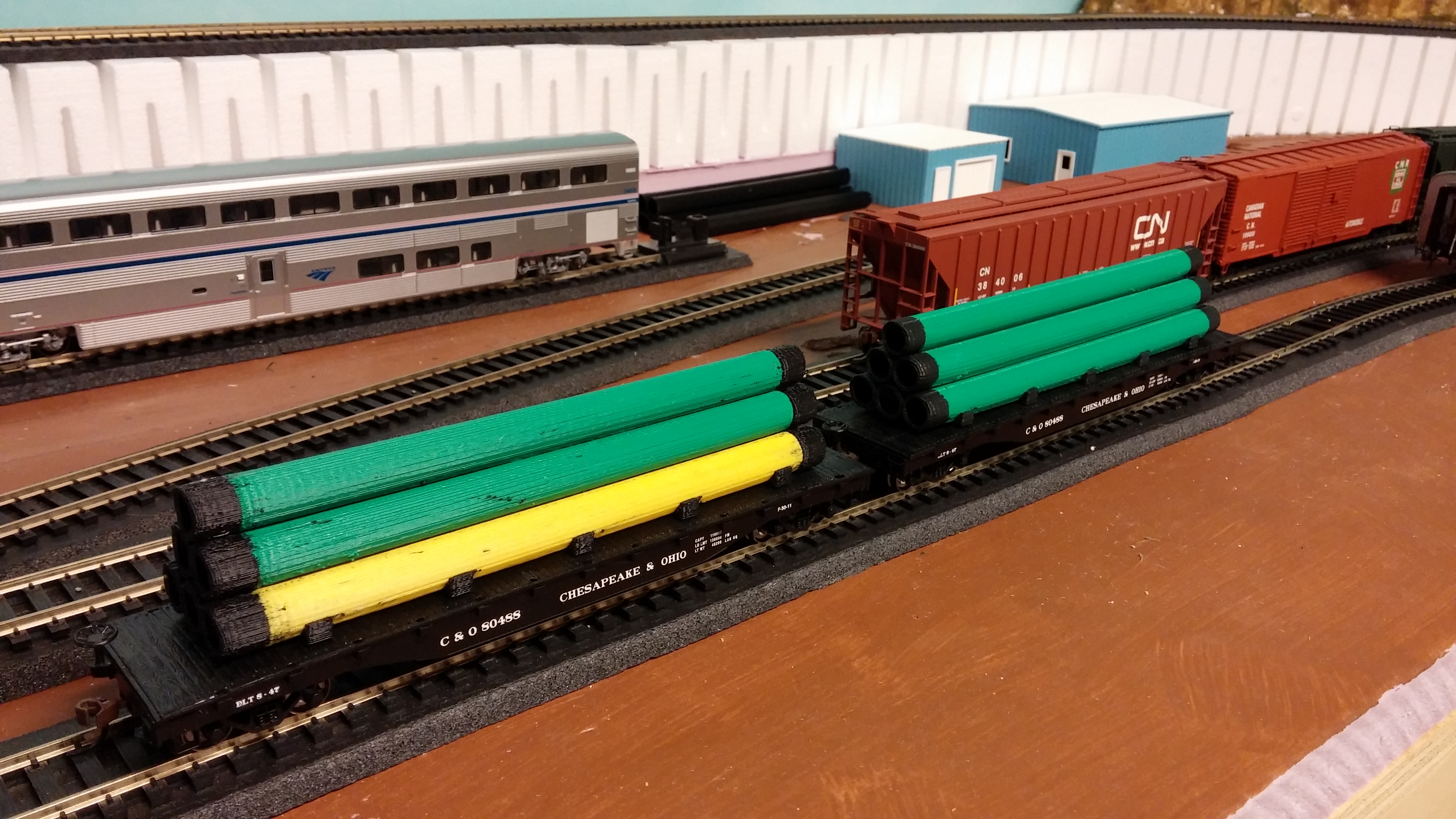 HO Scale pipe load for flat car