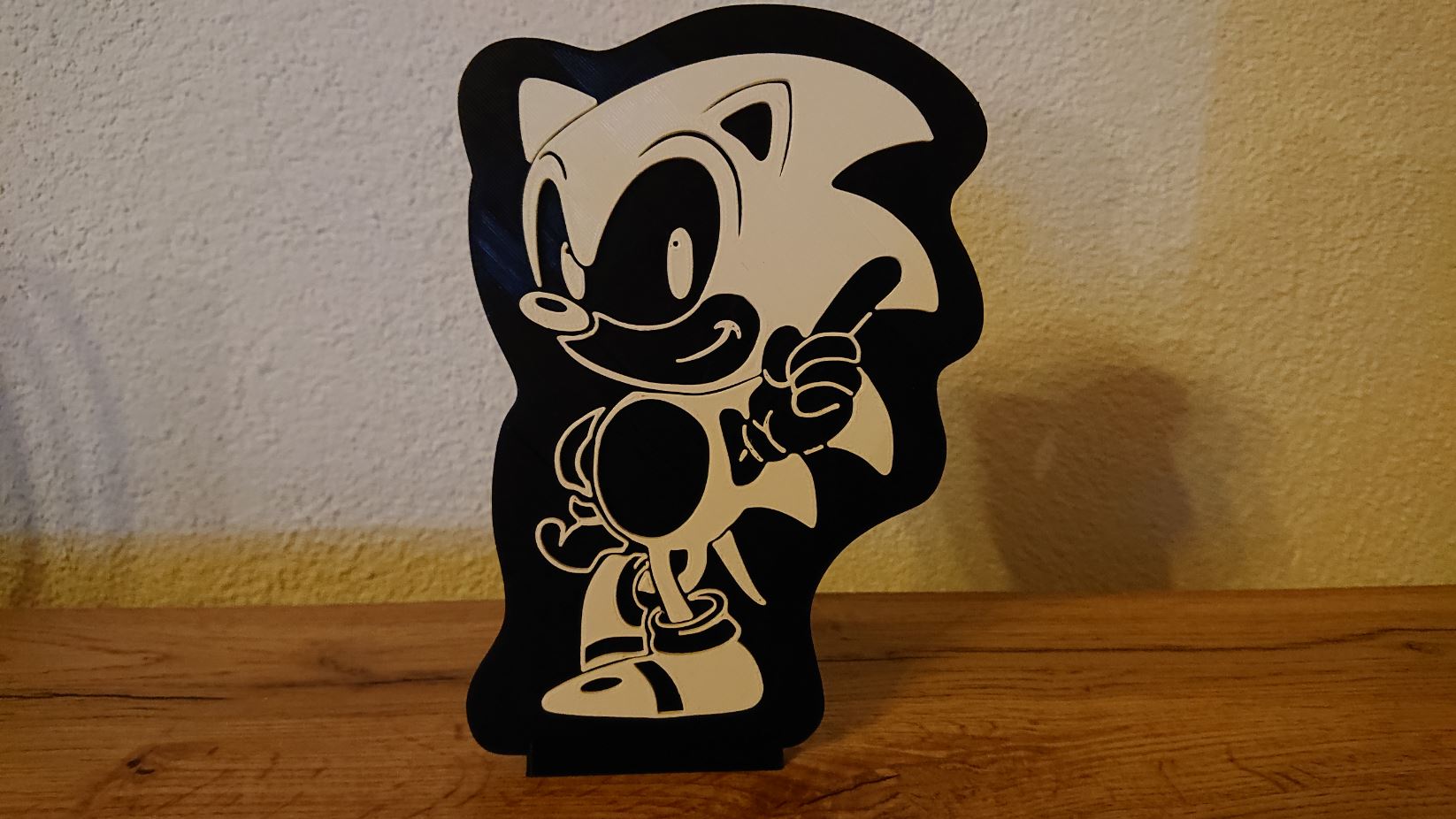 Sonic the Hedgehog with stand/ease (from Sonic the Hedgehog 1 Cover)
