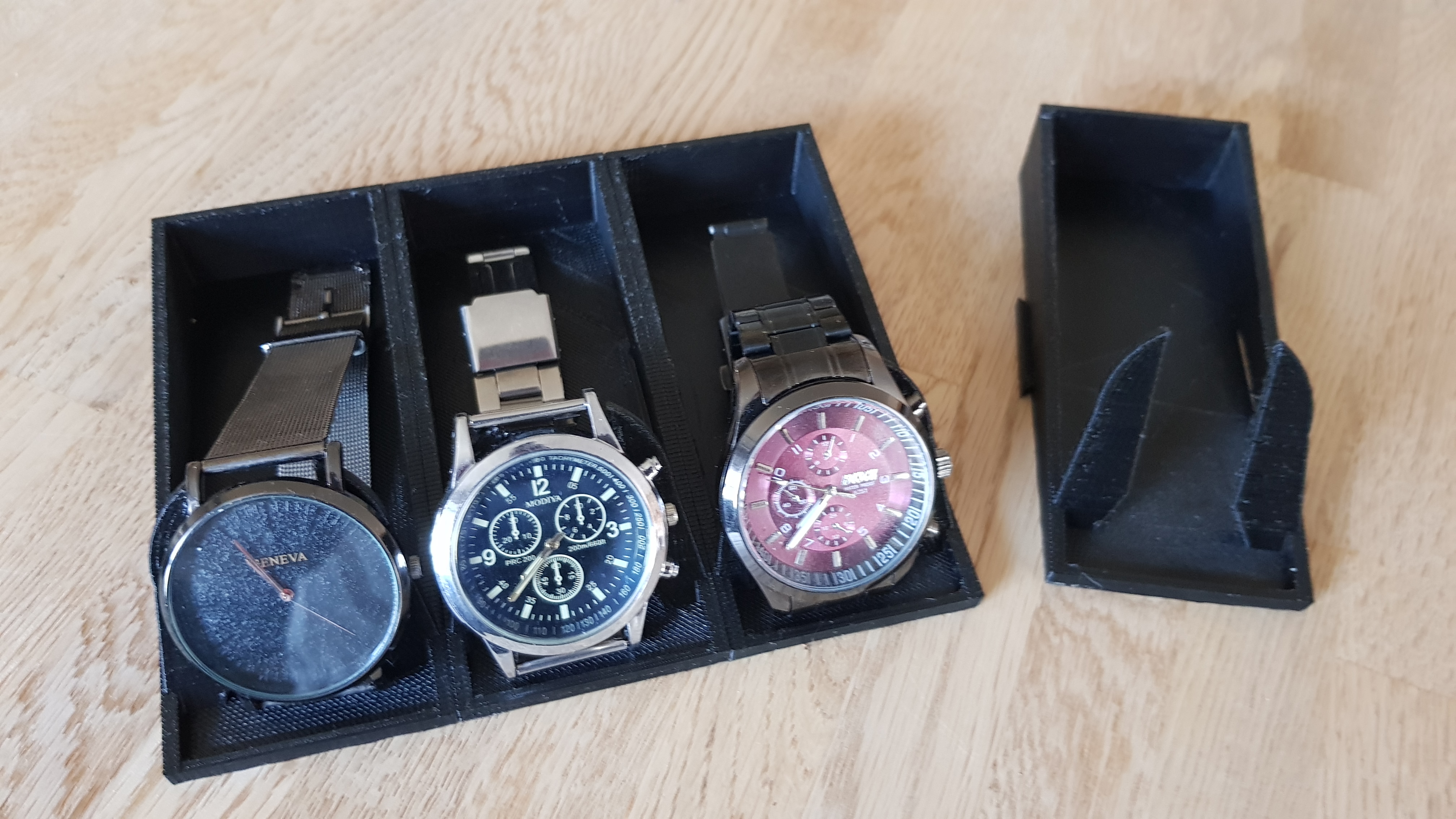 expandable watch stand, erweiterbarer Uhr-Ständer
