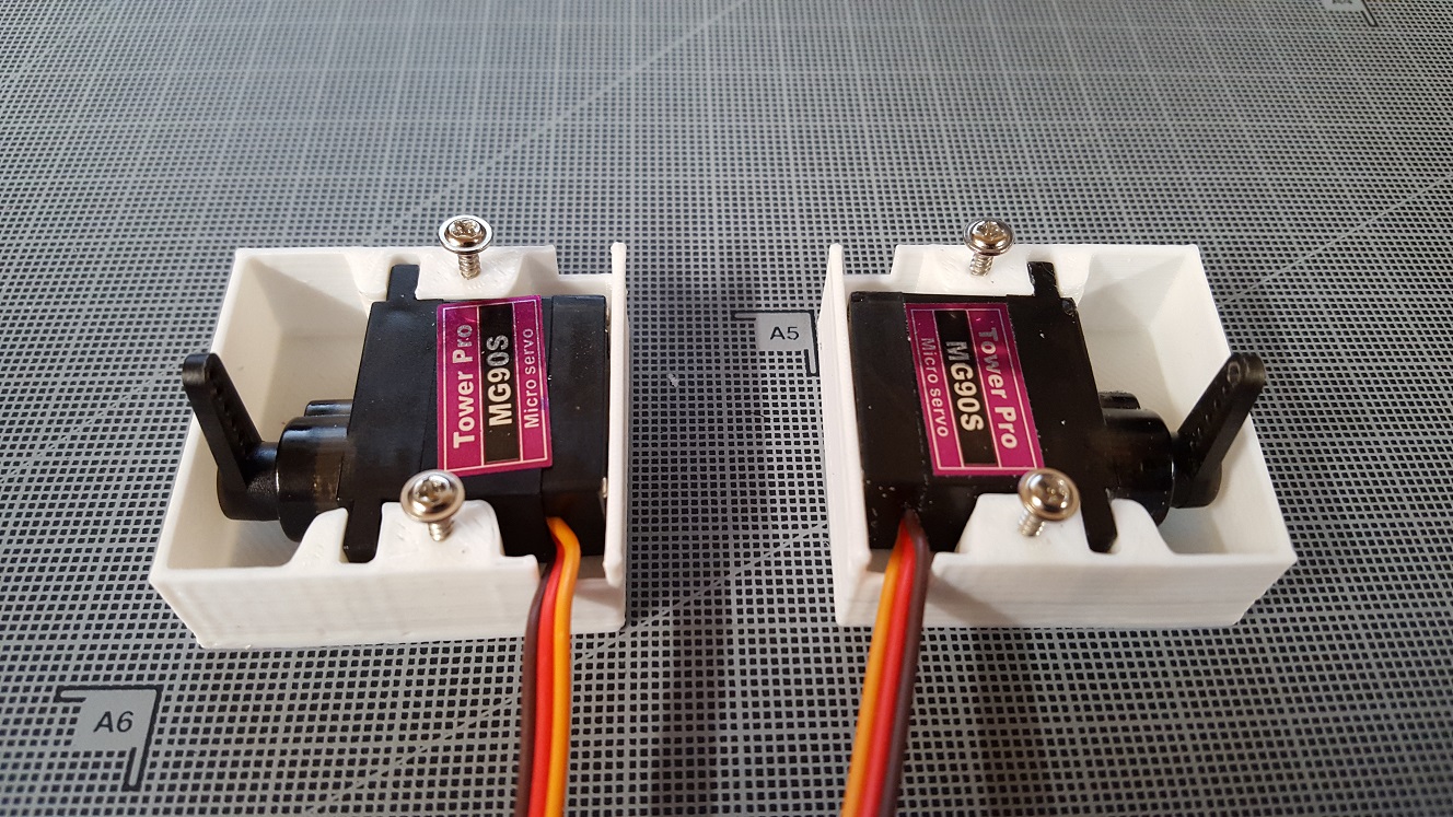 Towerpro MG90 servo protection with or without rod protection