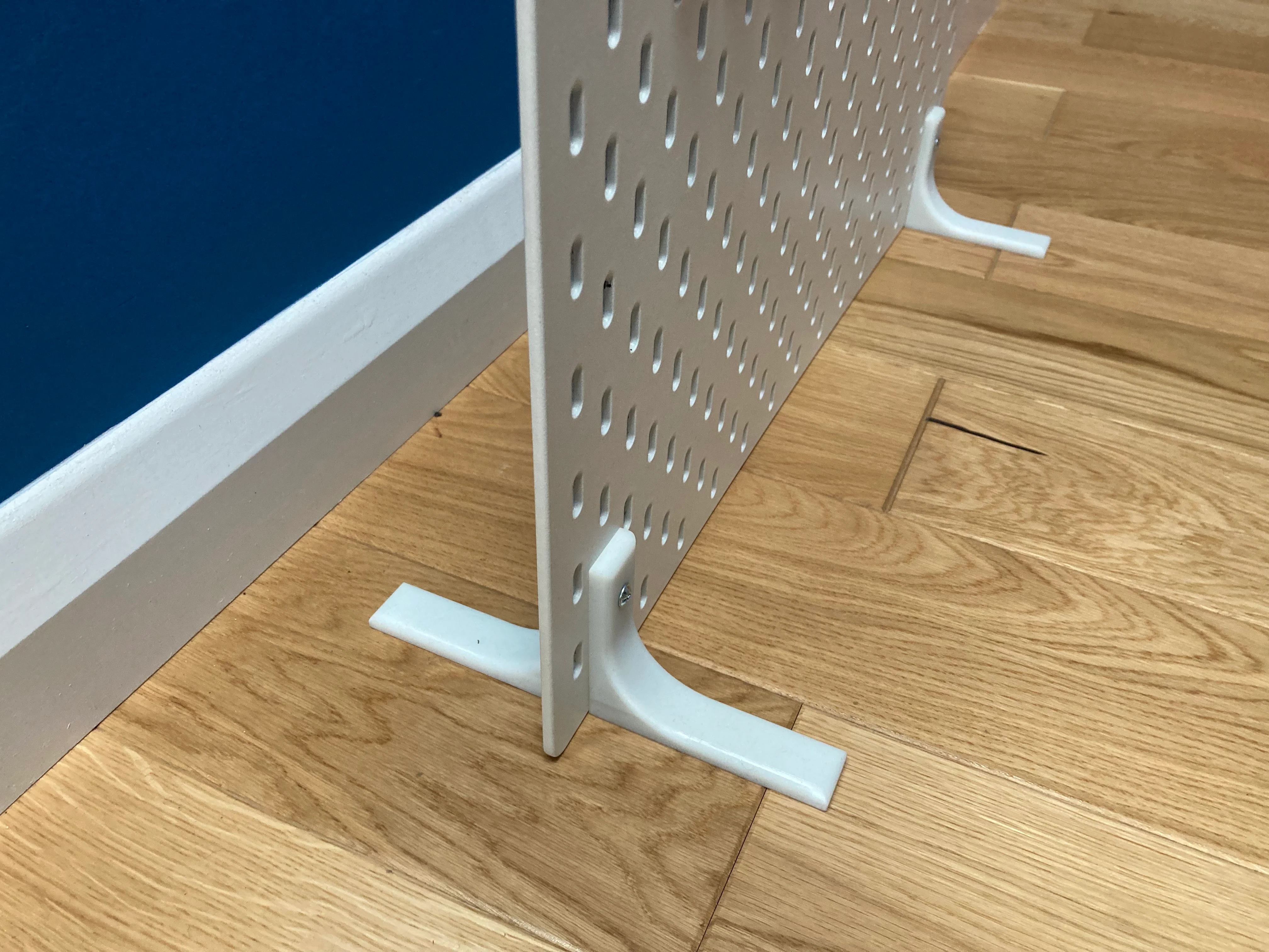 Ikea skadis stand