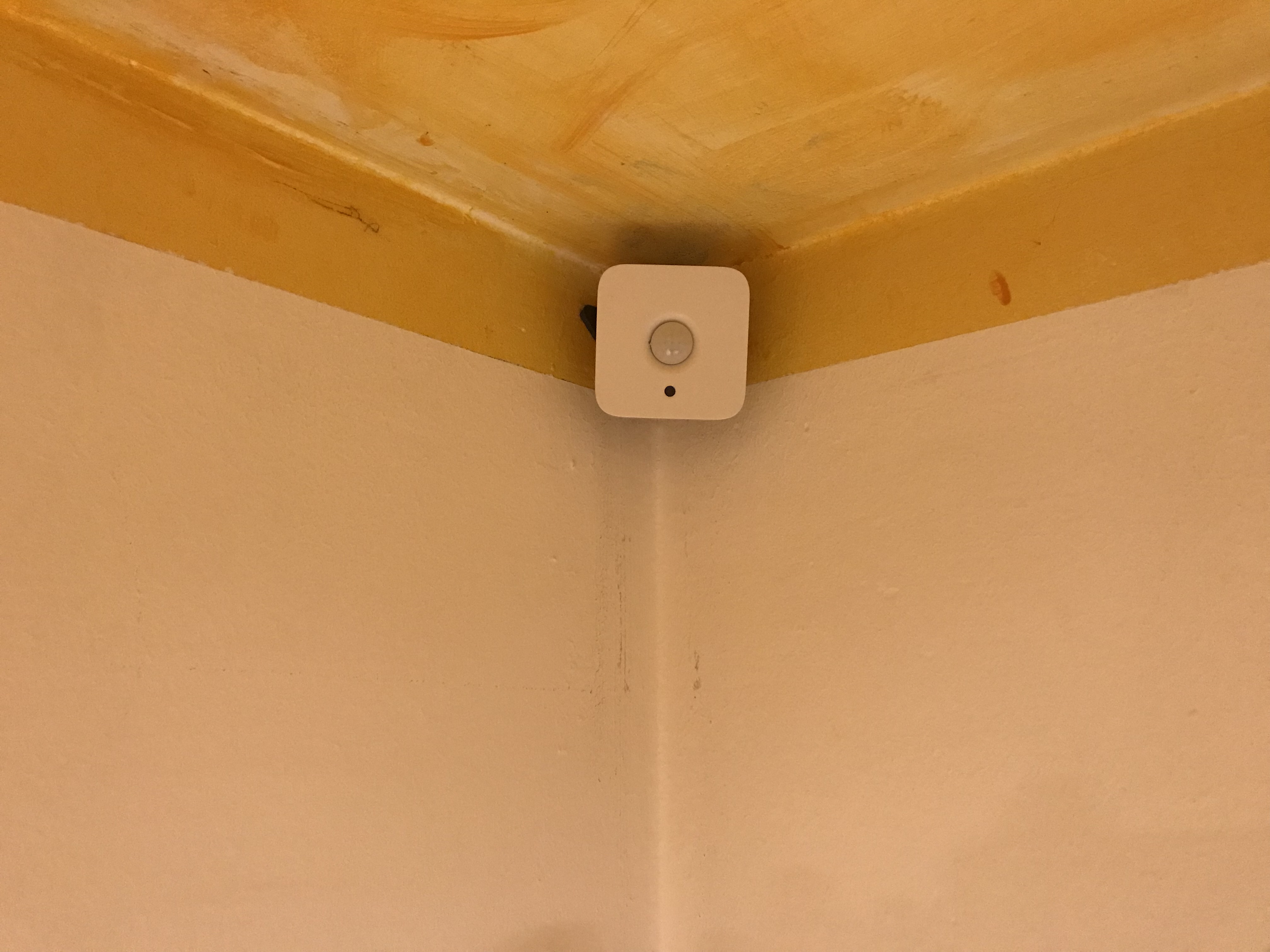 Hue motion sensor corner/wall/ceiling holder