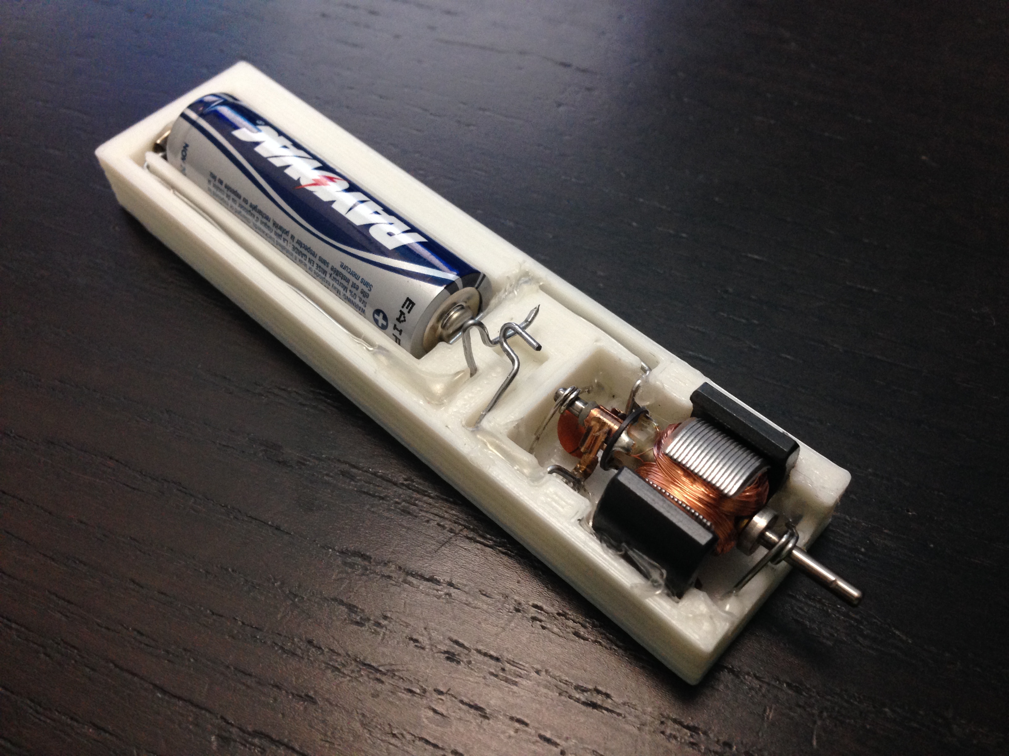 How a DC motor works - educational tool