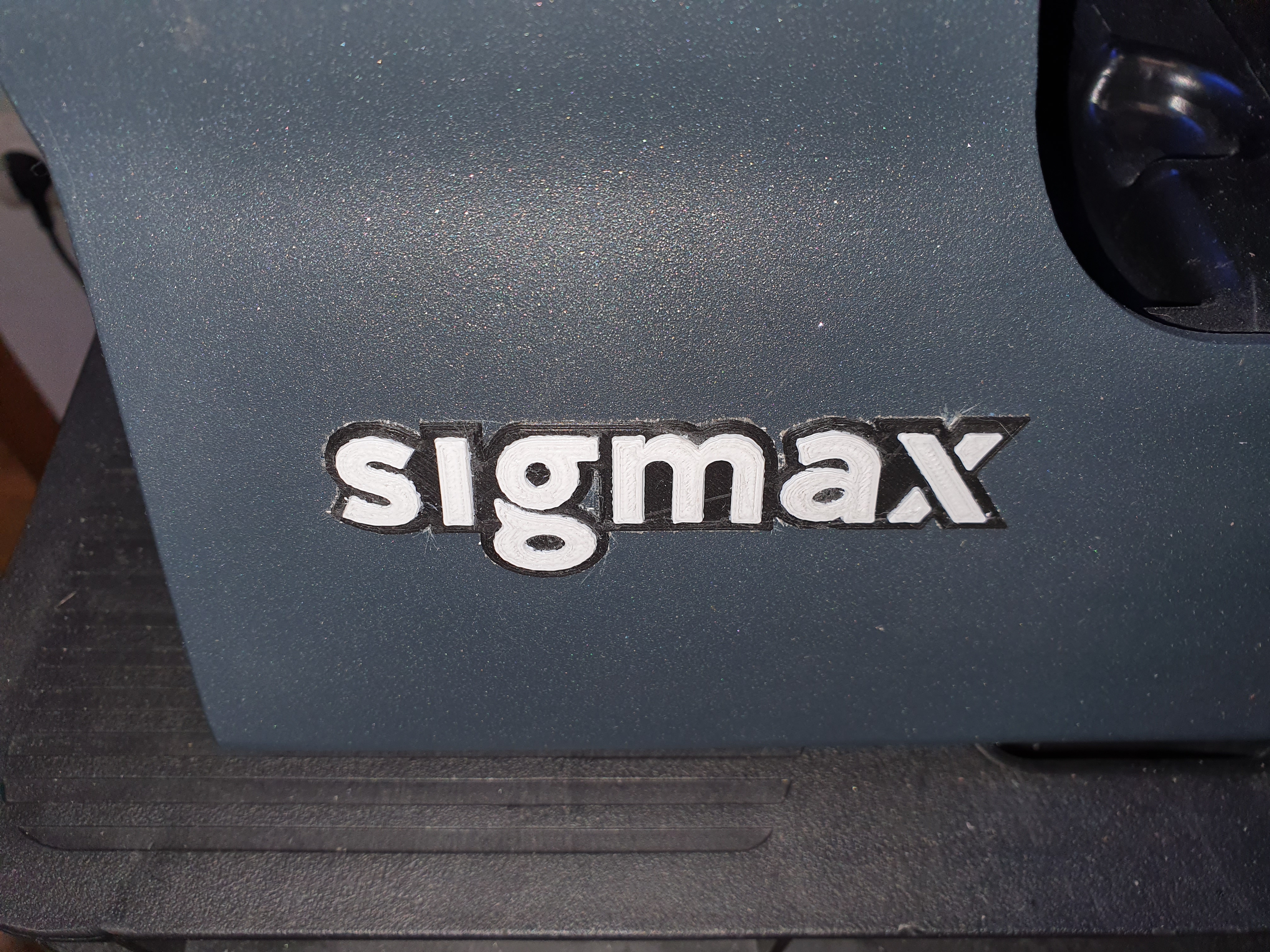 SIGMAX logo to replace broken vinyl logo of BCN3D SigmaX 3D printer. Simple and dual extruder versions.