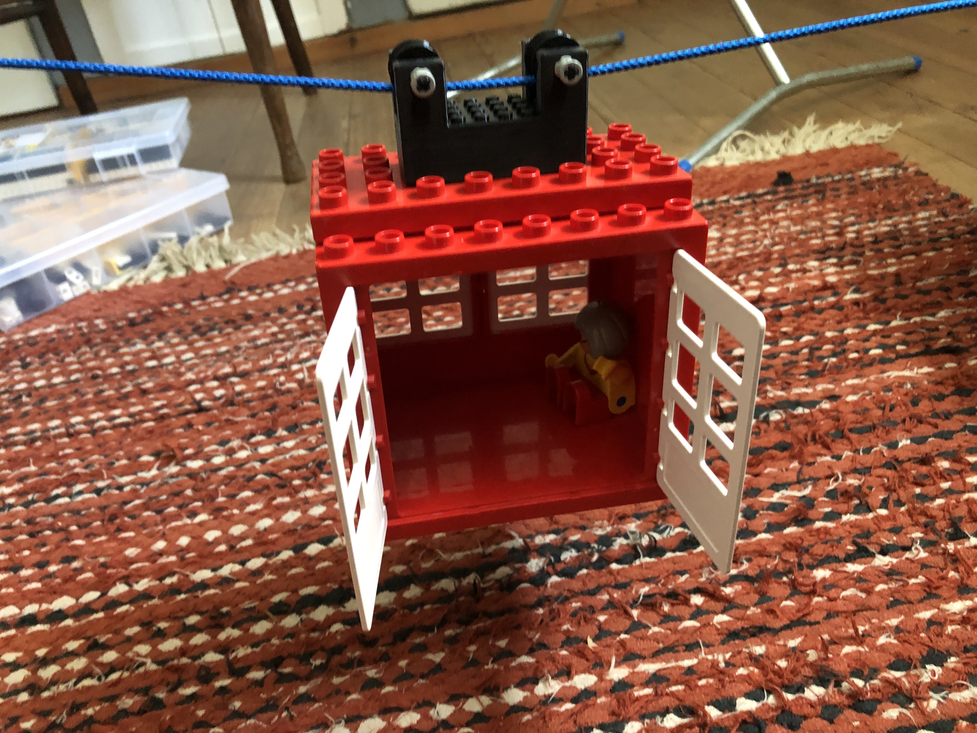 Large building bricks compatible cable car brick