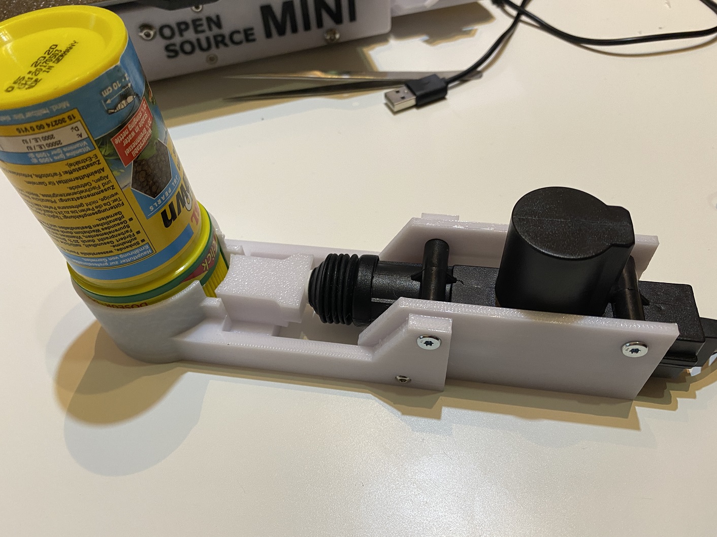 Automatic Fish Feeder for Fishtank