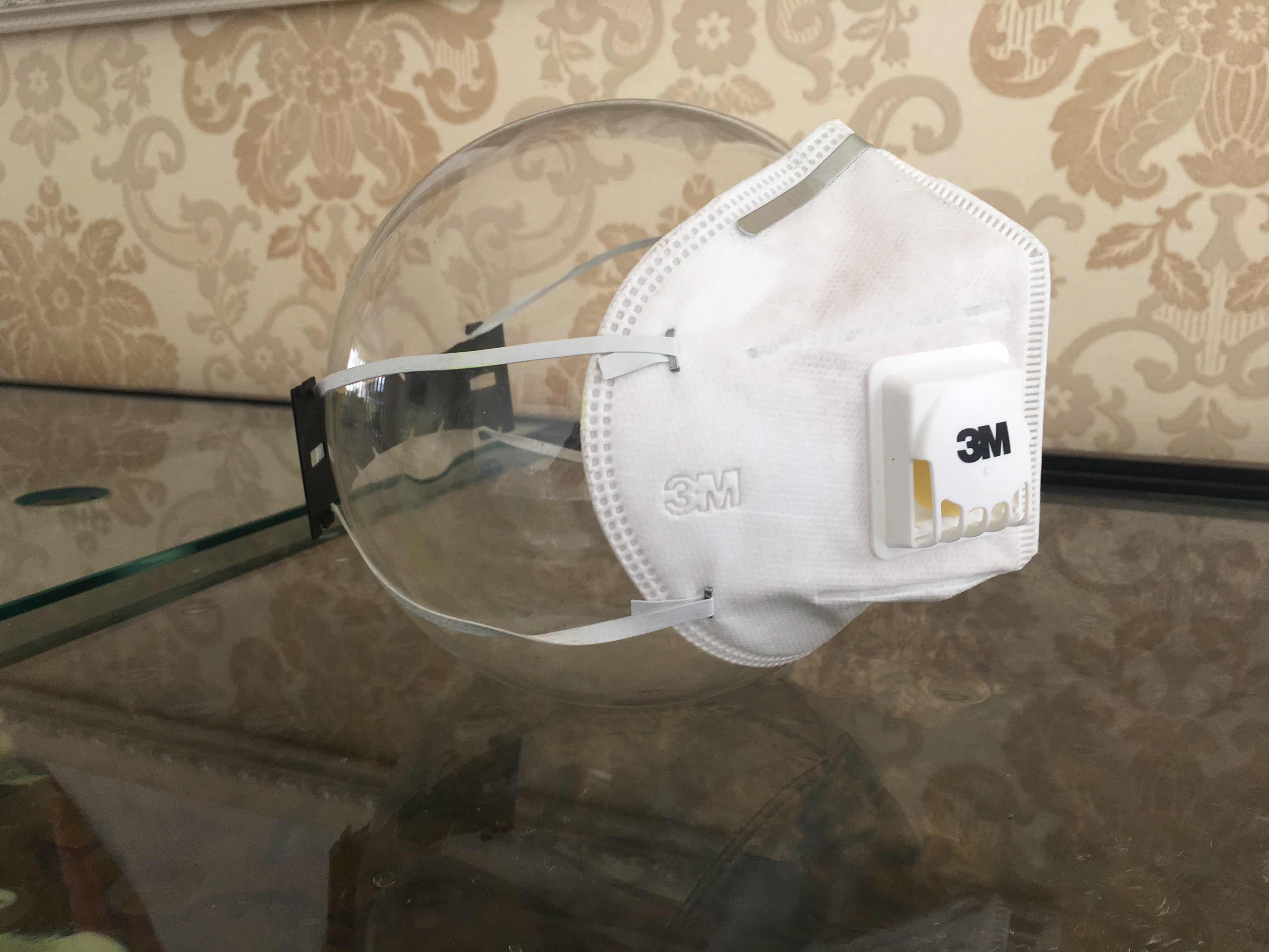 Breathing mask clip