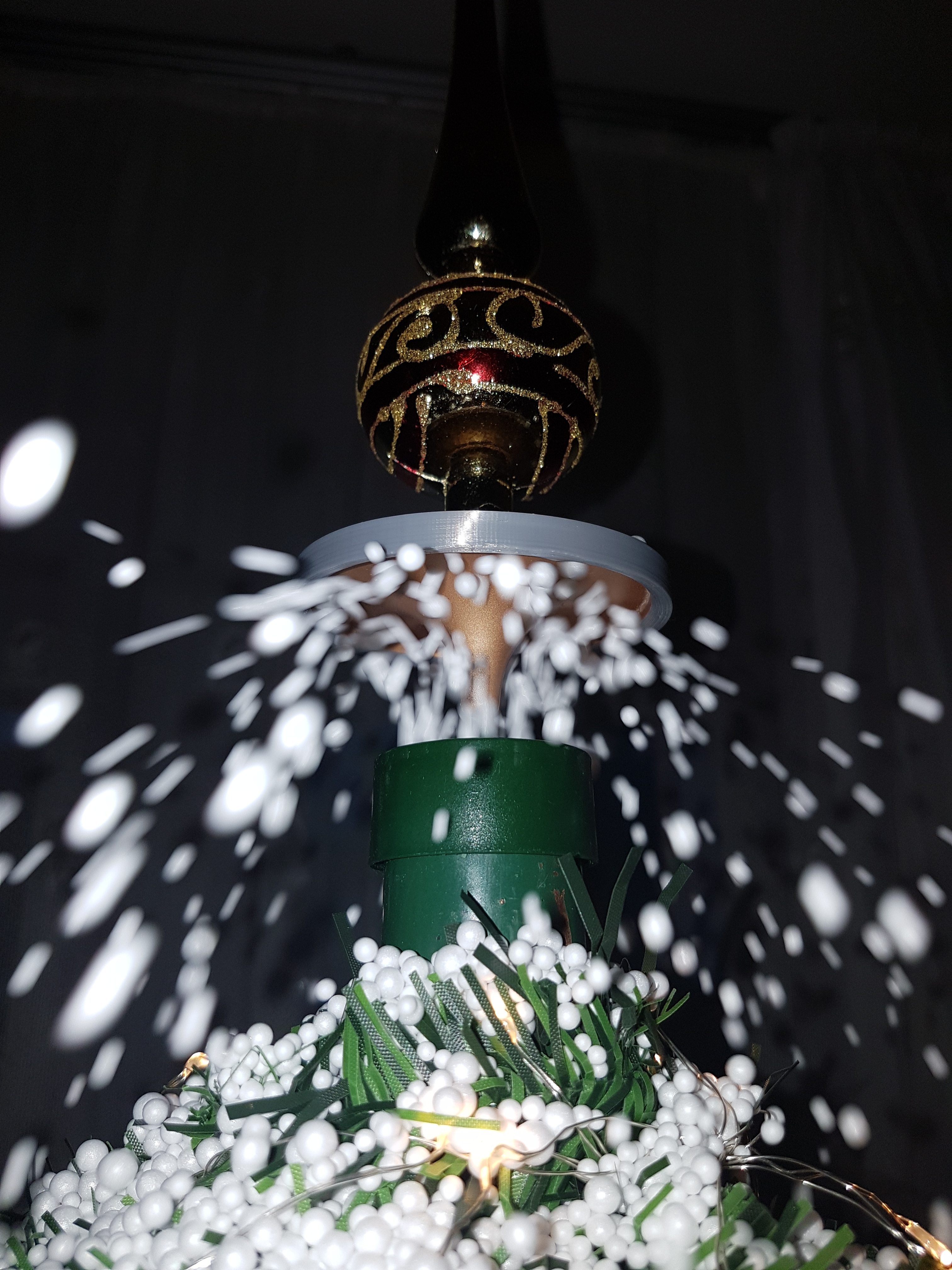 Snowing Chrismas Tree Ring for bigger Snow Pearls