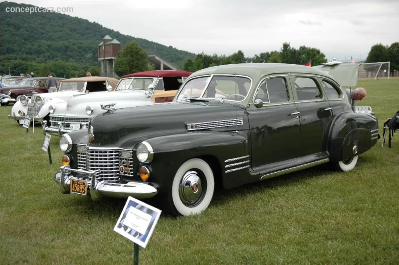 Cadillac Series 61 Touring Sedan 1941