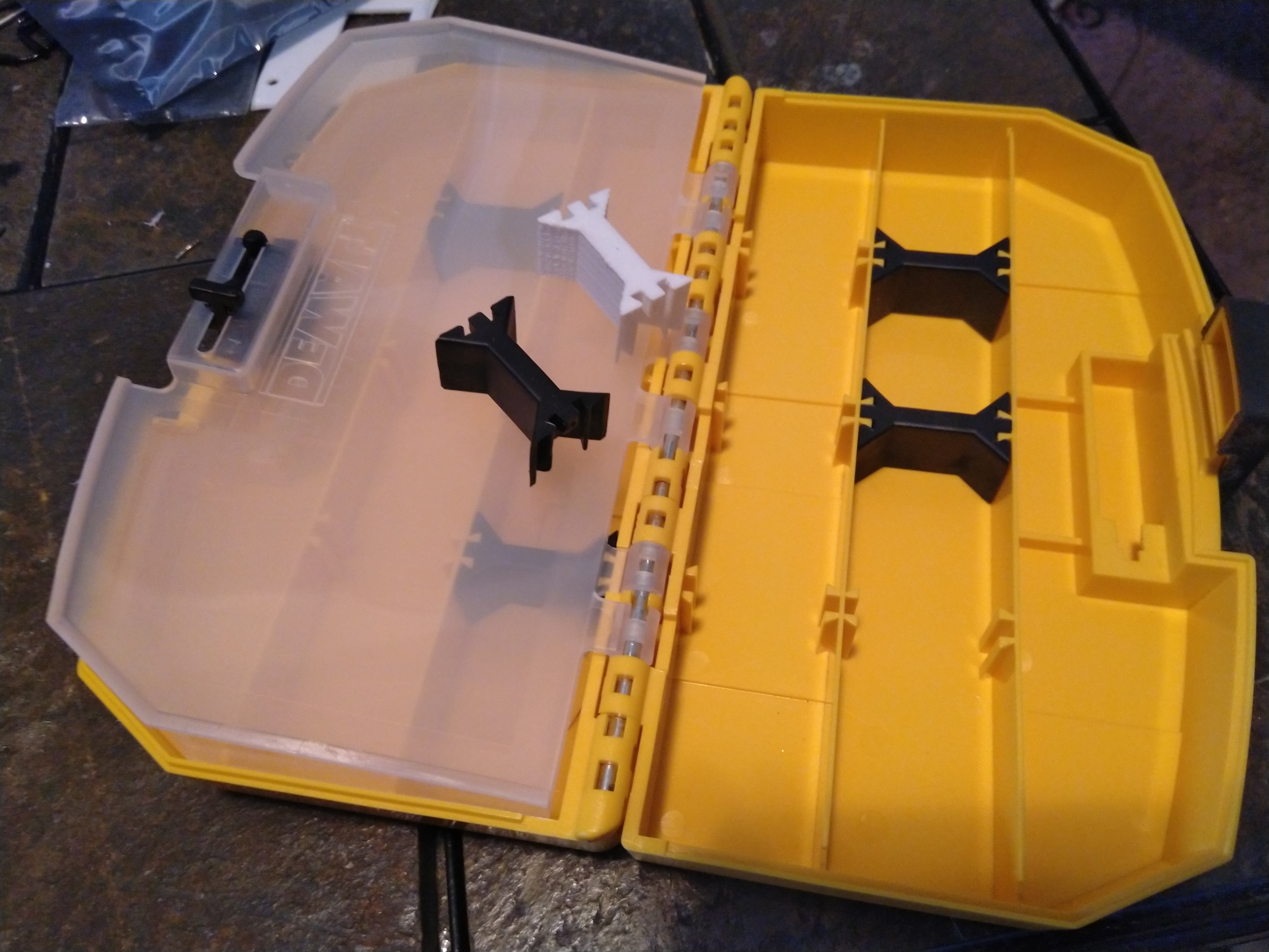 Dewalt Medium Tough Case Divider