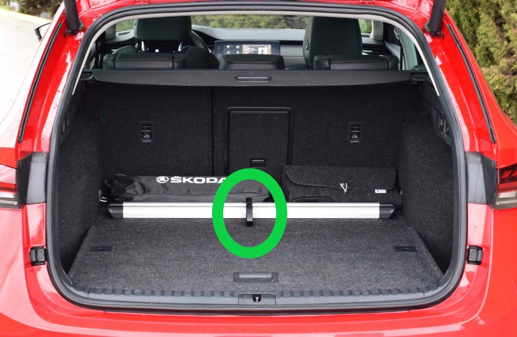 Separador original de maletero Octavia NX