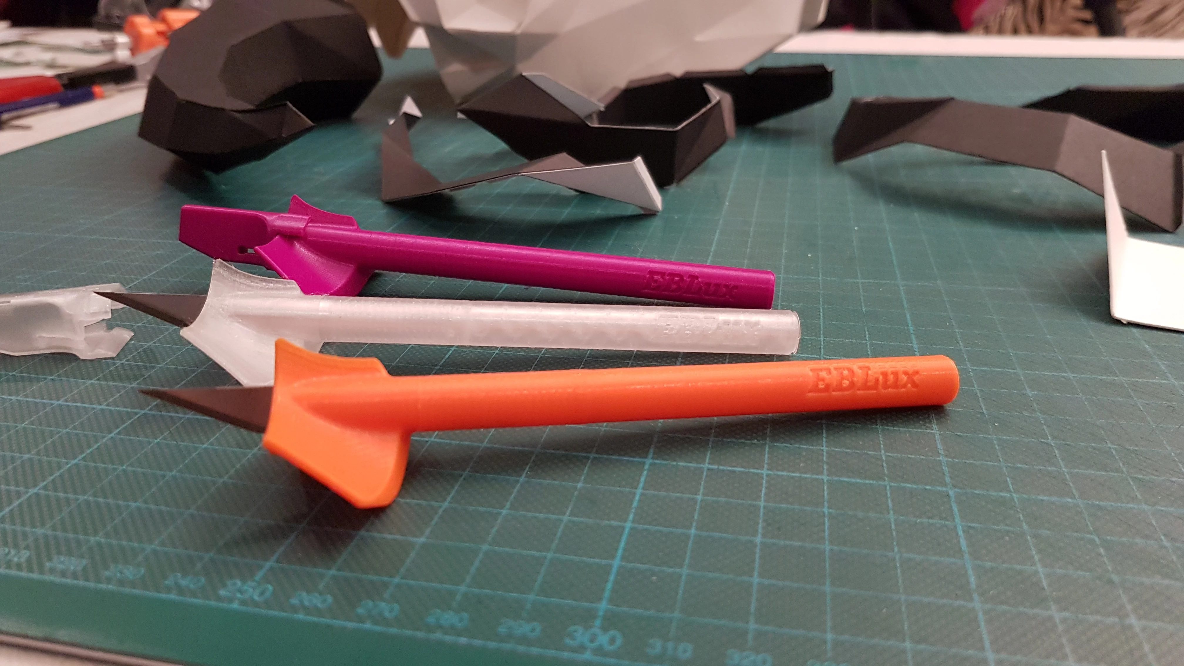 Ergonomic x-acto knife