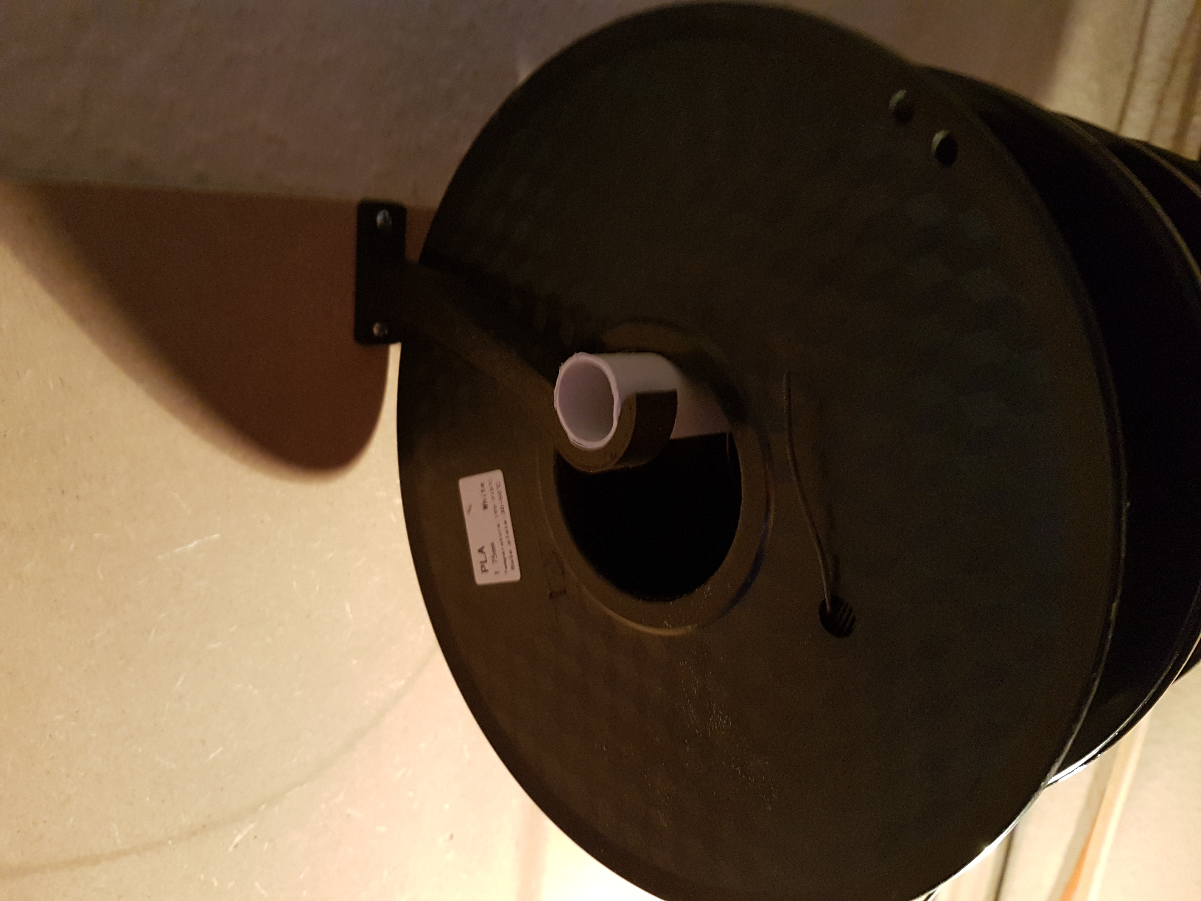 Wall Mount for old Filament Spools -- Wandhalterung für alte Filament Spulen