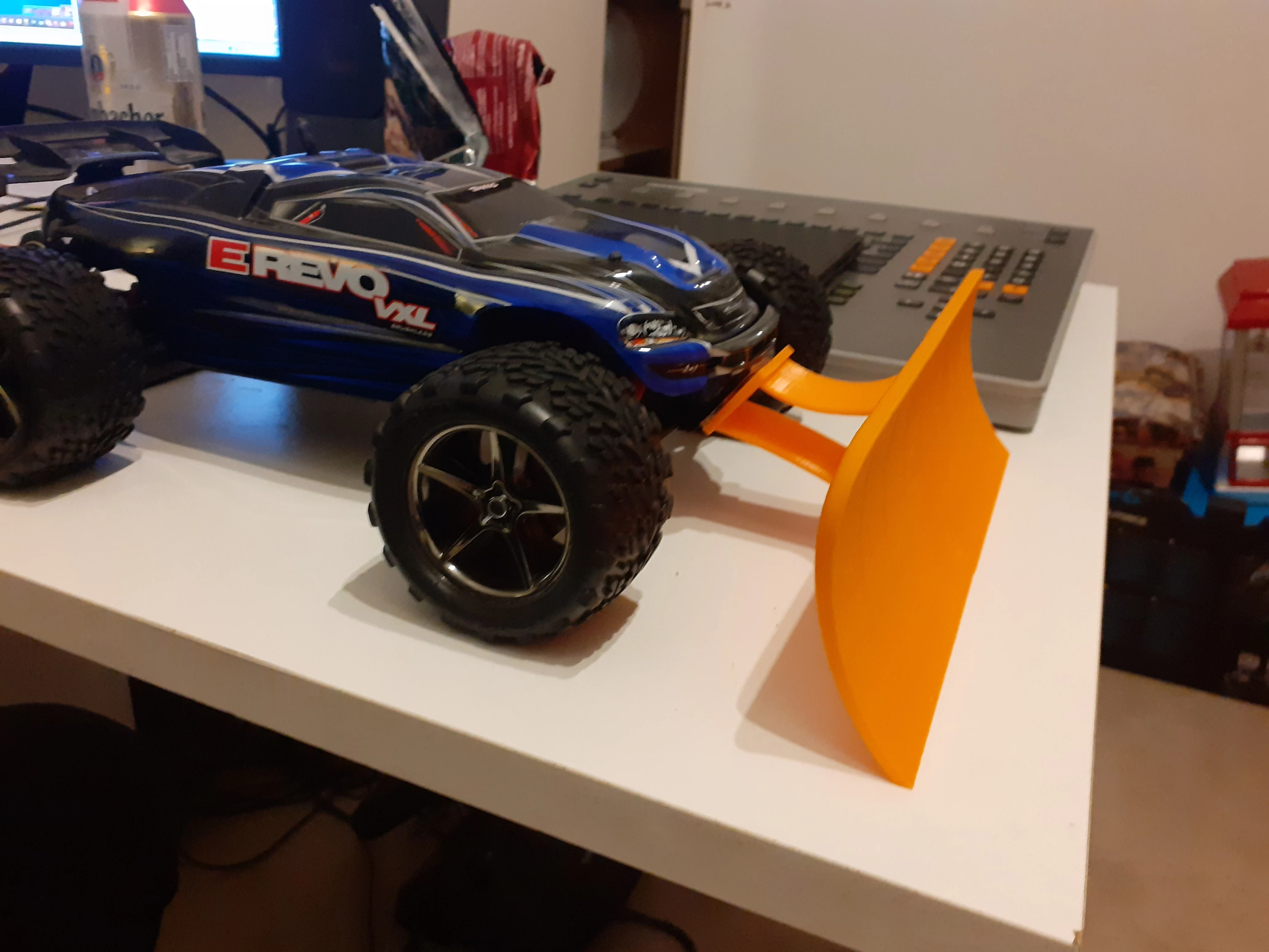 RC Snow Showel (1:8 Traxxas e-revo)