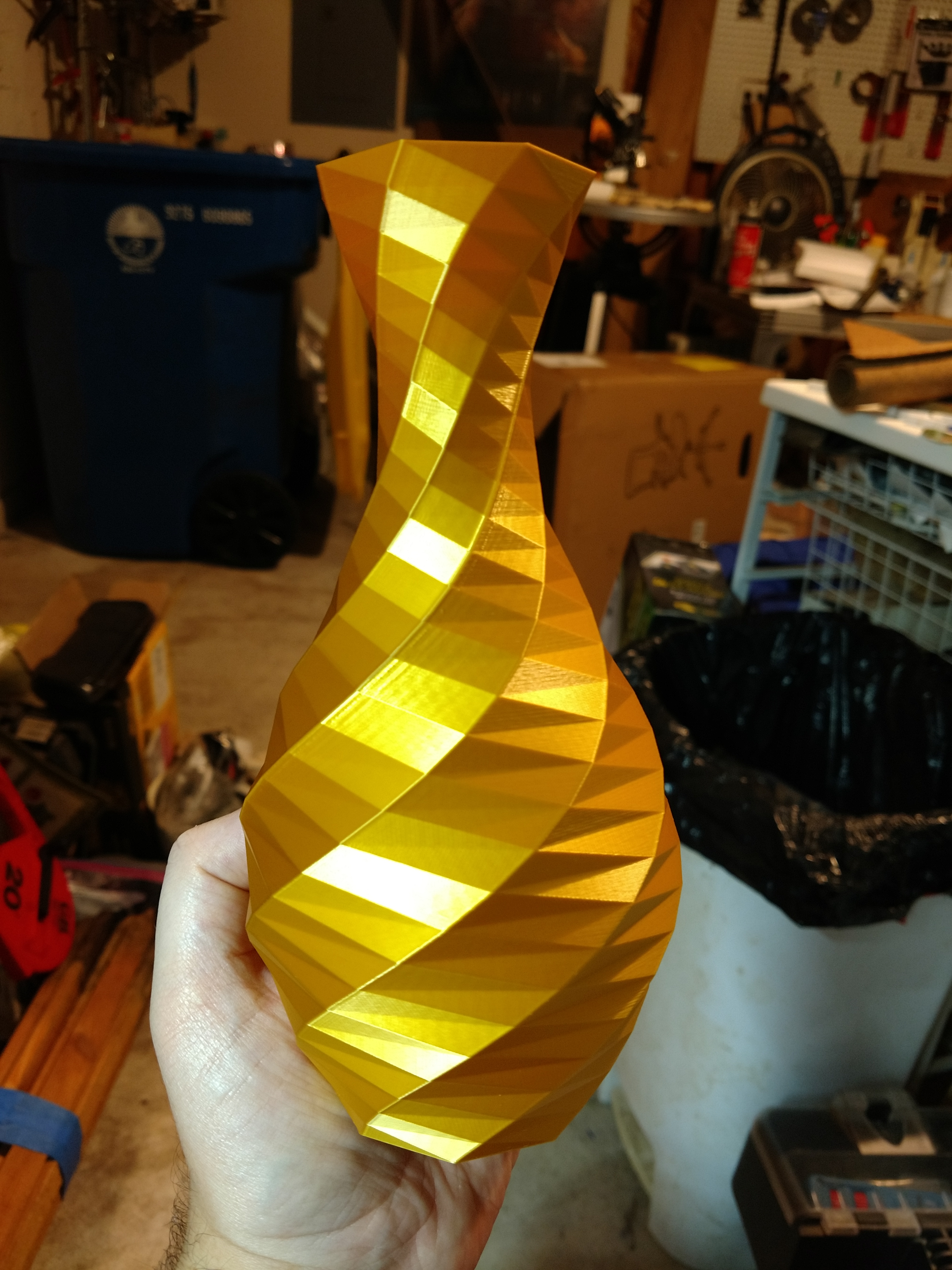 Low-poly Rose Twist Vase