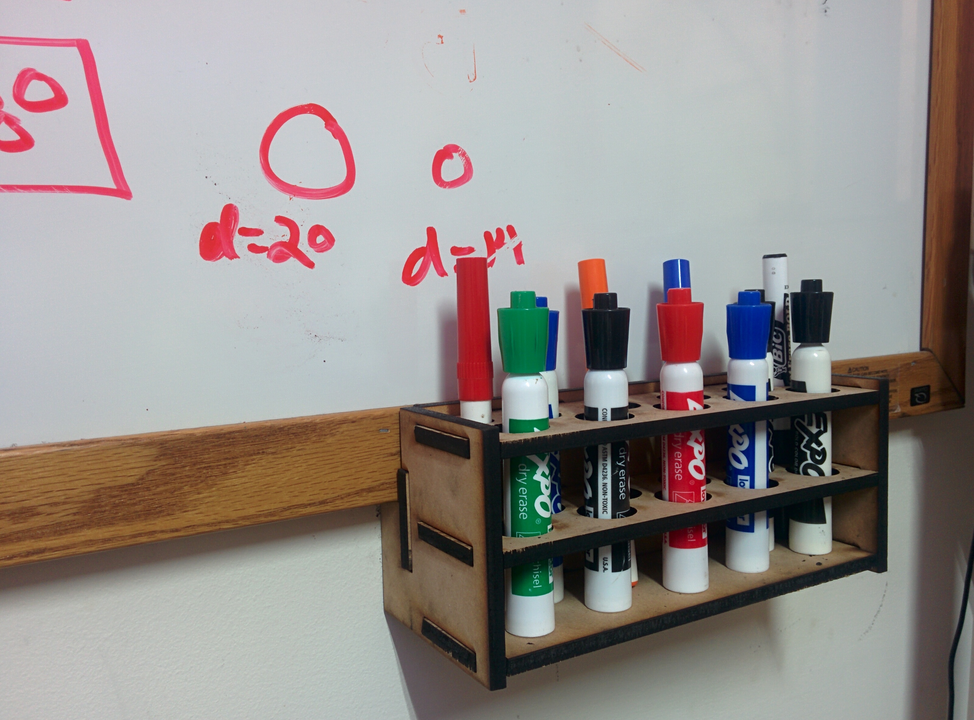 Whiteboard Marker / Pen Holder (For laser cutter or CNC Mill) (Java-language parametric)