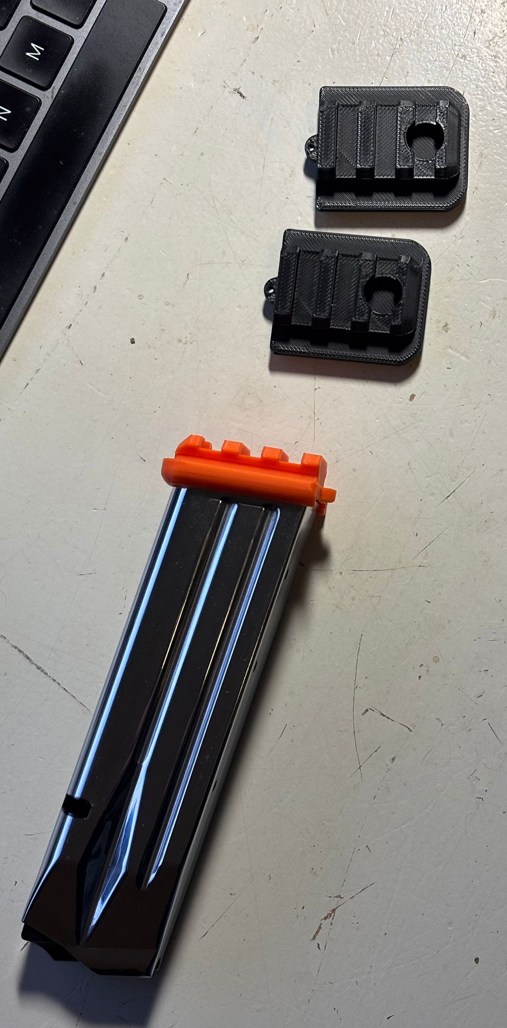 magazine bottum with picatinyrail for Bul SAS2 with funnel (Also without funnel)