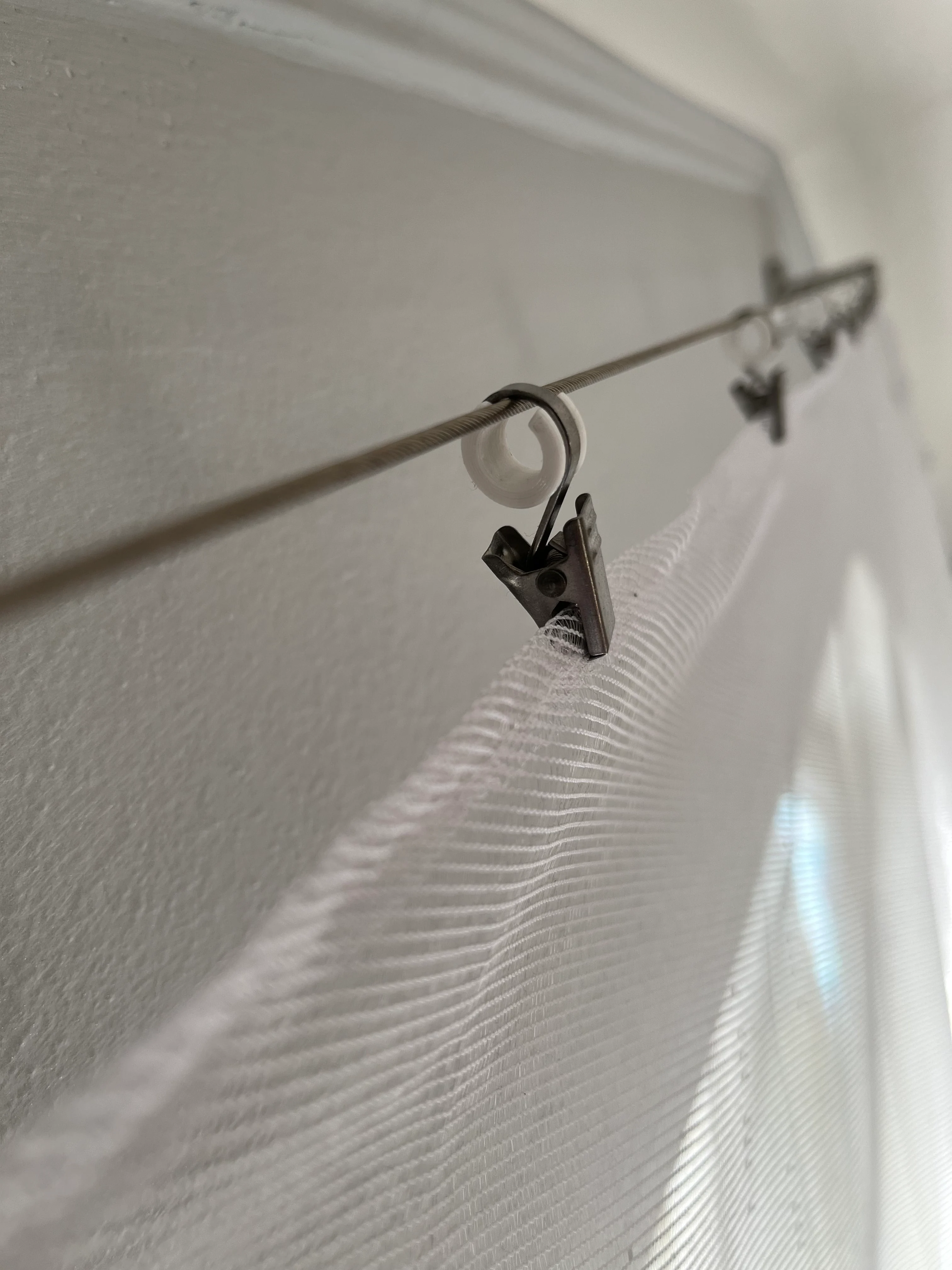 Curtain clip safeguard