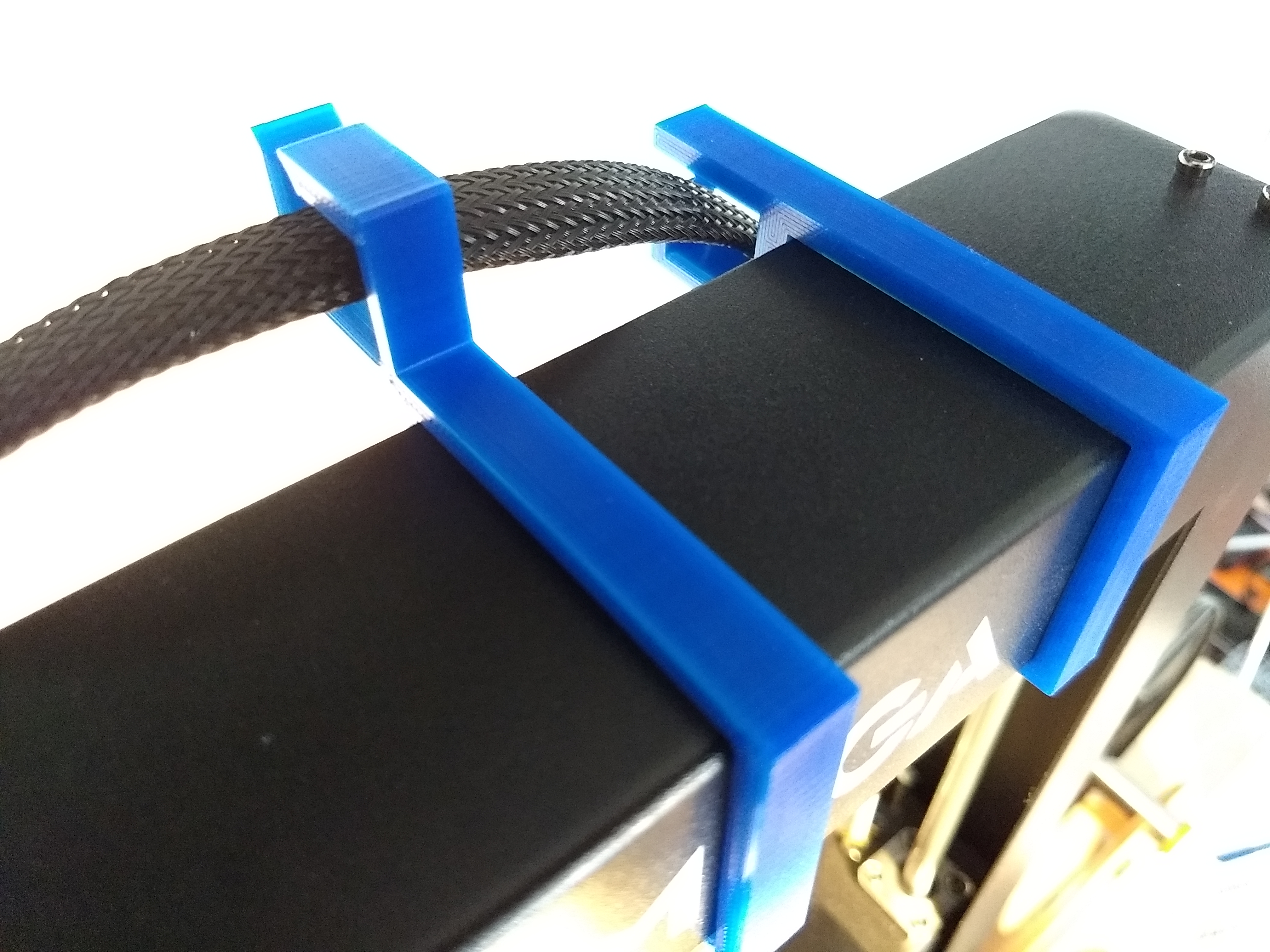 Clip-on cable guide for Anycubic i3 Mega top frame