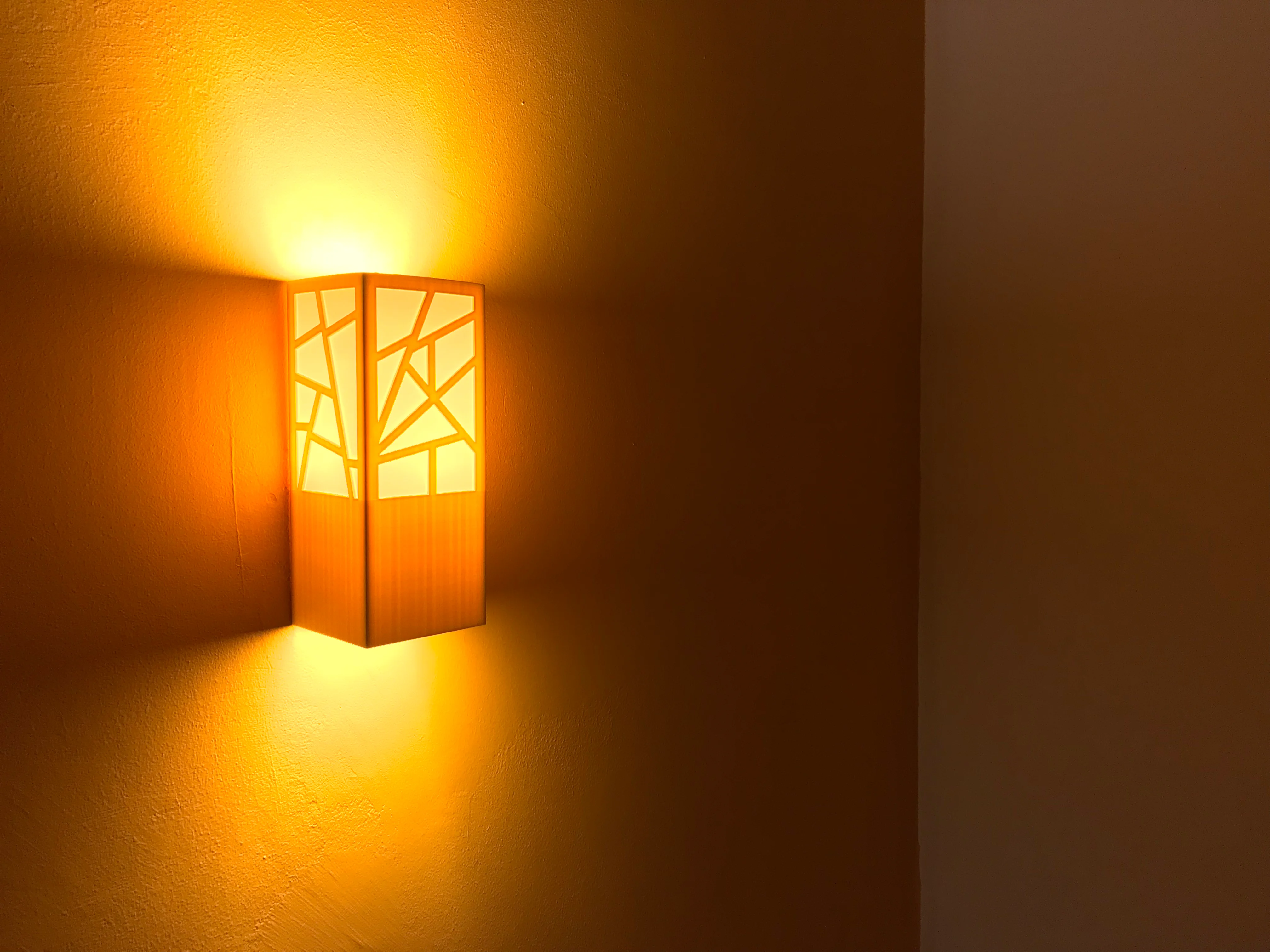 Wall structured lamp