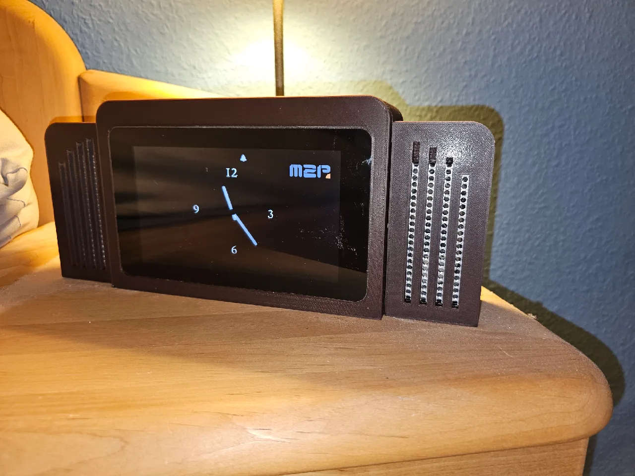 art deco style audio streaming device, webradio (squeezebox)