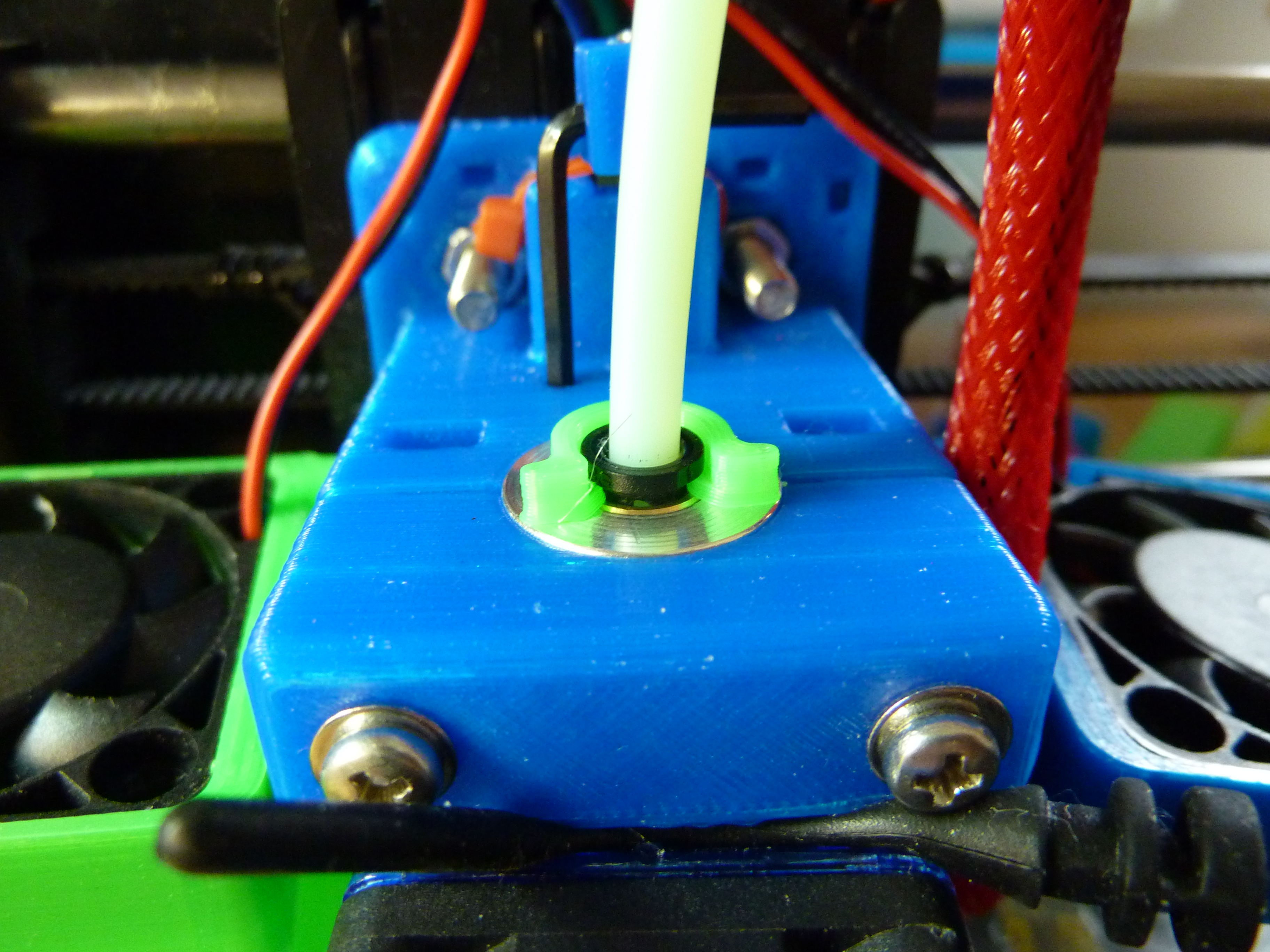 Pneufit anti-backlash clip